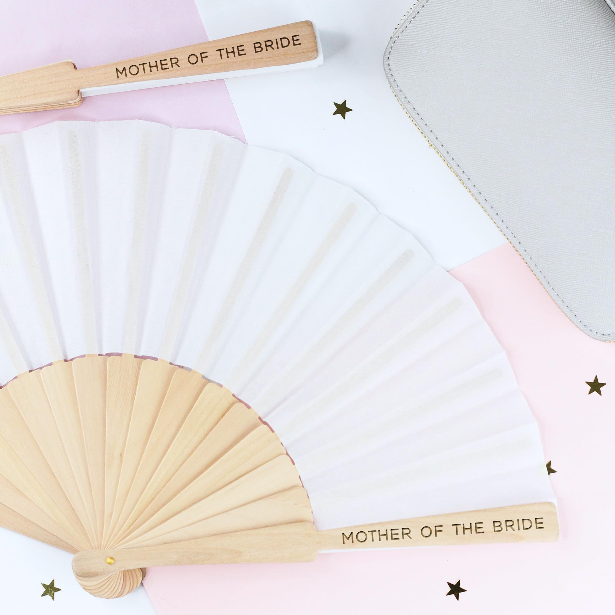 eBuyGB Engraved Mother of the Bride White Wooden Wedding Role Folding Fan, Hen Party Accessories for Bride To Be, Hen Do Decorations - 42.5cm x 23cm (Font 2)