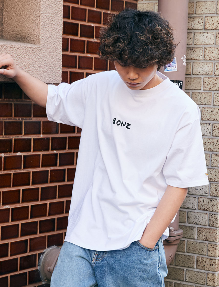 Amazon.co.jp: (What it isNt) ART BY MARK GONZALES Tシャツ