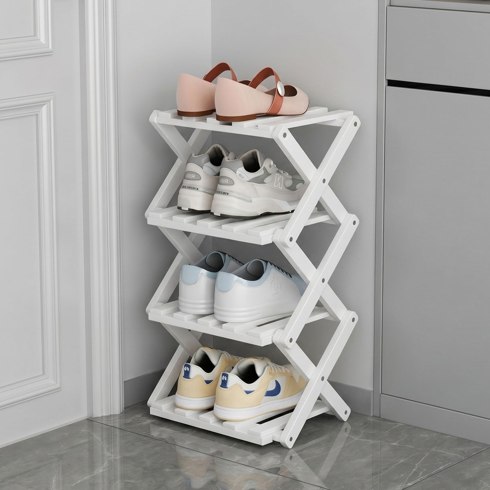 Meuble à chaussures pliant pour optimiser le rangement du couloir et de la chambre