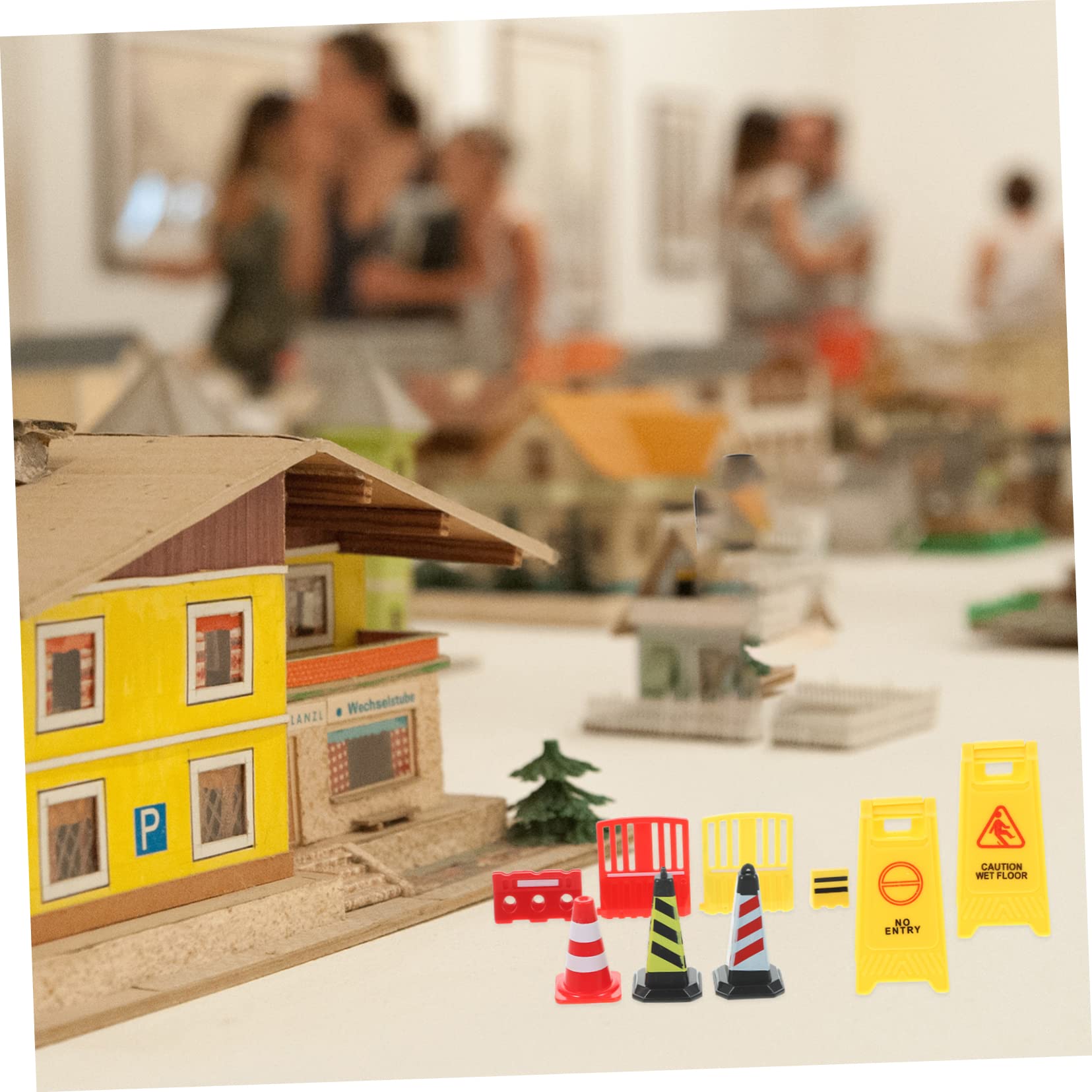 BESTonZON Simulationsverkehrszeichen und Miniaturbarrikade aus Kunststoff Realistisches Kinder Spielzeug zur Verkehrsbildung Bunt Leicht für Eltern Kind Interaktion im Lernumfeld