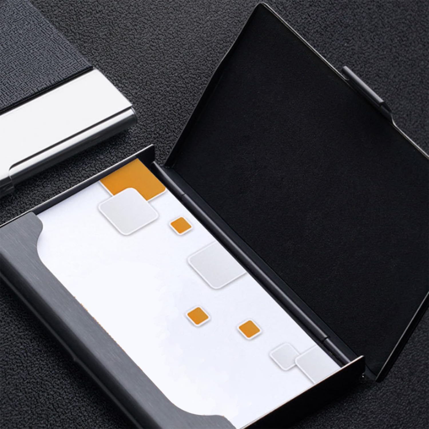 Visitenkartenetui Personalisiertes, 95*61*13mm Personalisierter Leder Visitenkartenhalter mit Anpassbarem Namen, Ausweisetui aus Edelstahl, Etui mit Individueller Textunterschrift (Litschi Schwarz)
