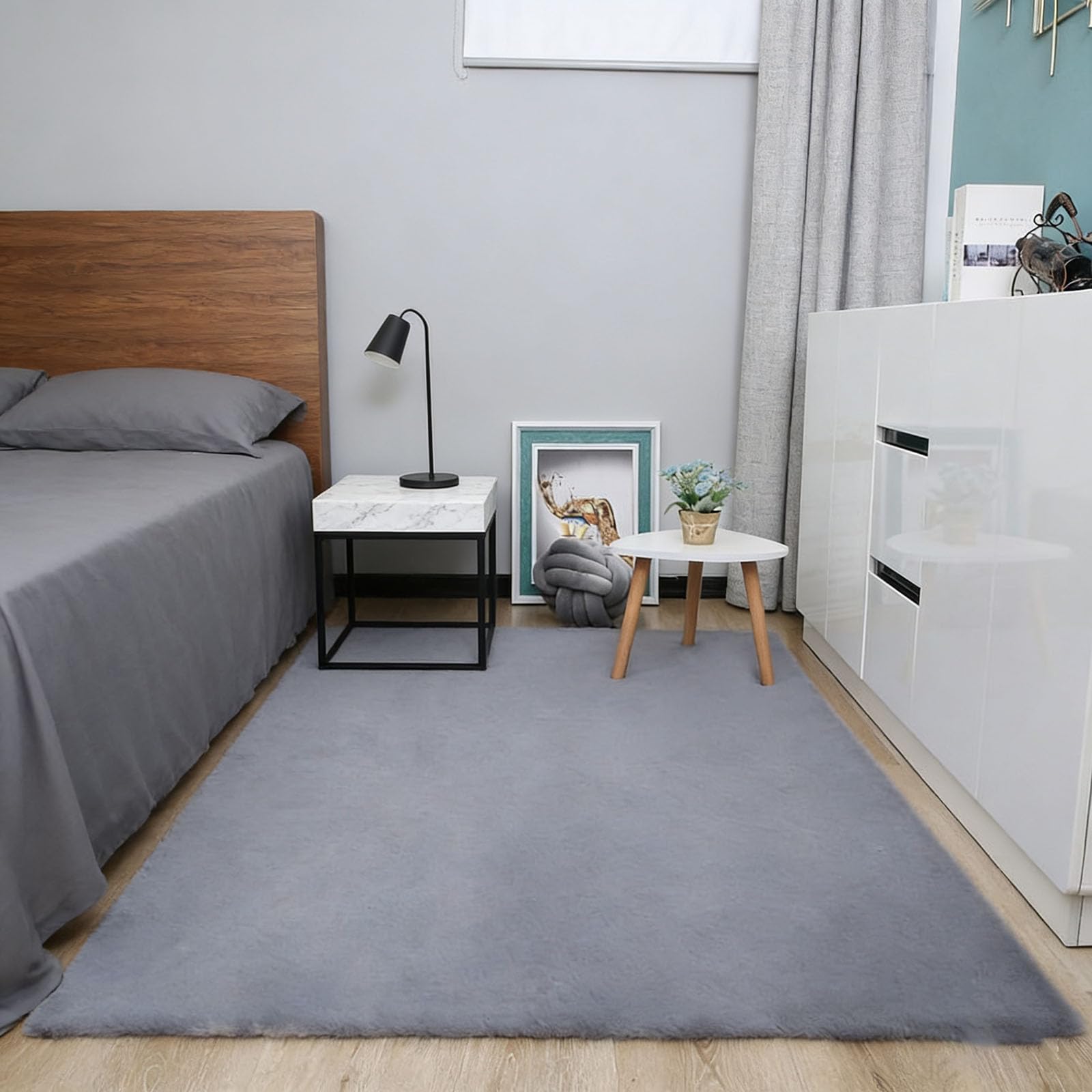 Tapis à poils courts gris 120 x 170 cm lavable et facile à nettoyer pour salle à manger