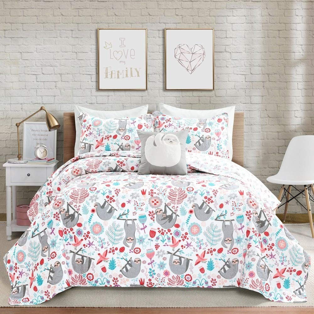 3 Piece Hygge Animal Print White Grey Quilts Twin Size, All Seasons Nature Dazzling Floral Sloths Birds Scandinavian Chic Bedding Sets Casual Soft Feel Like Garden Reversible Little Flowers Kids Quilt