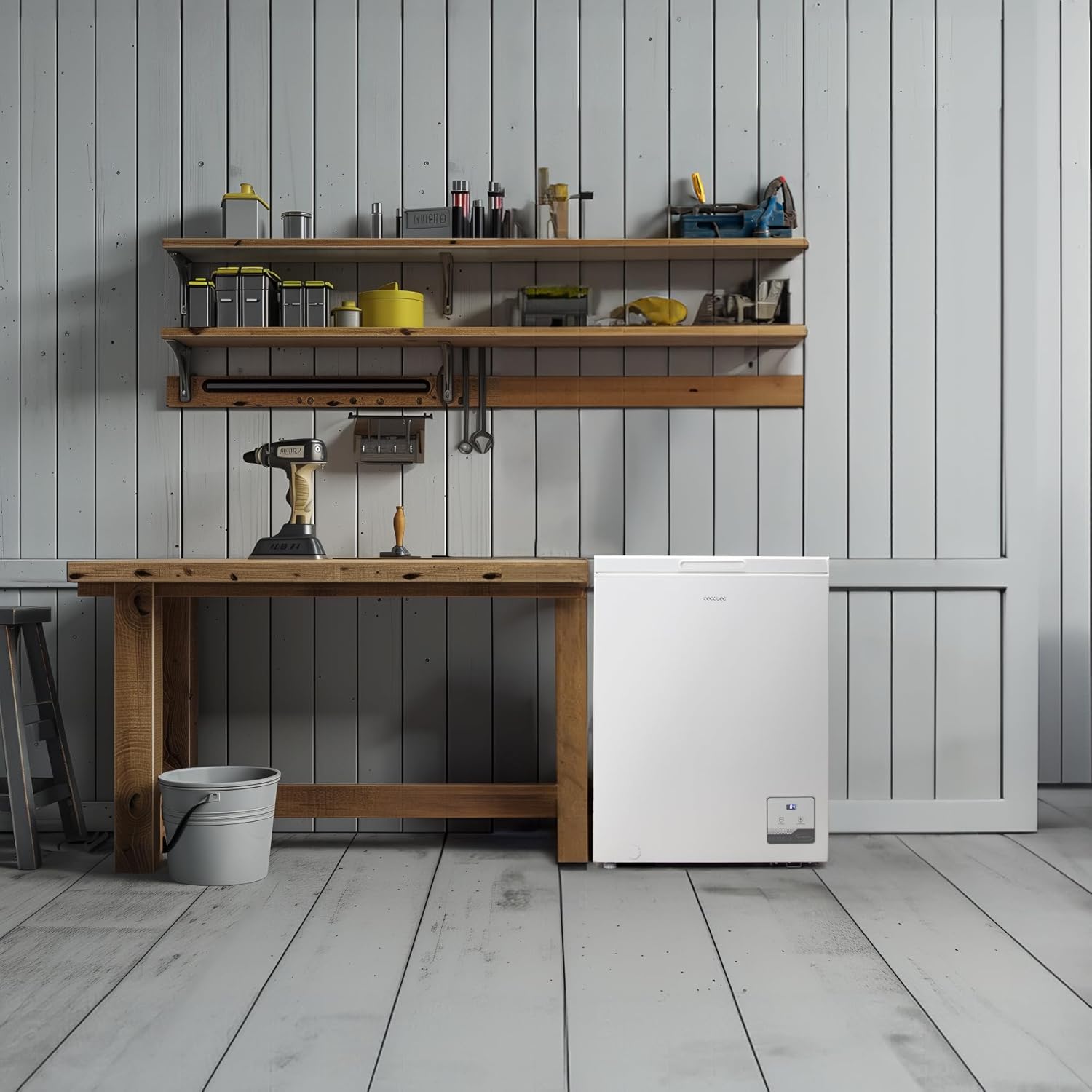 Cecotec Bolero CoolMarket Chest 142 Freezer placed in a workshop setting