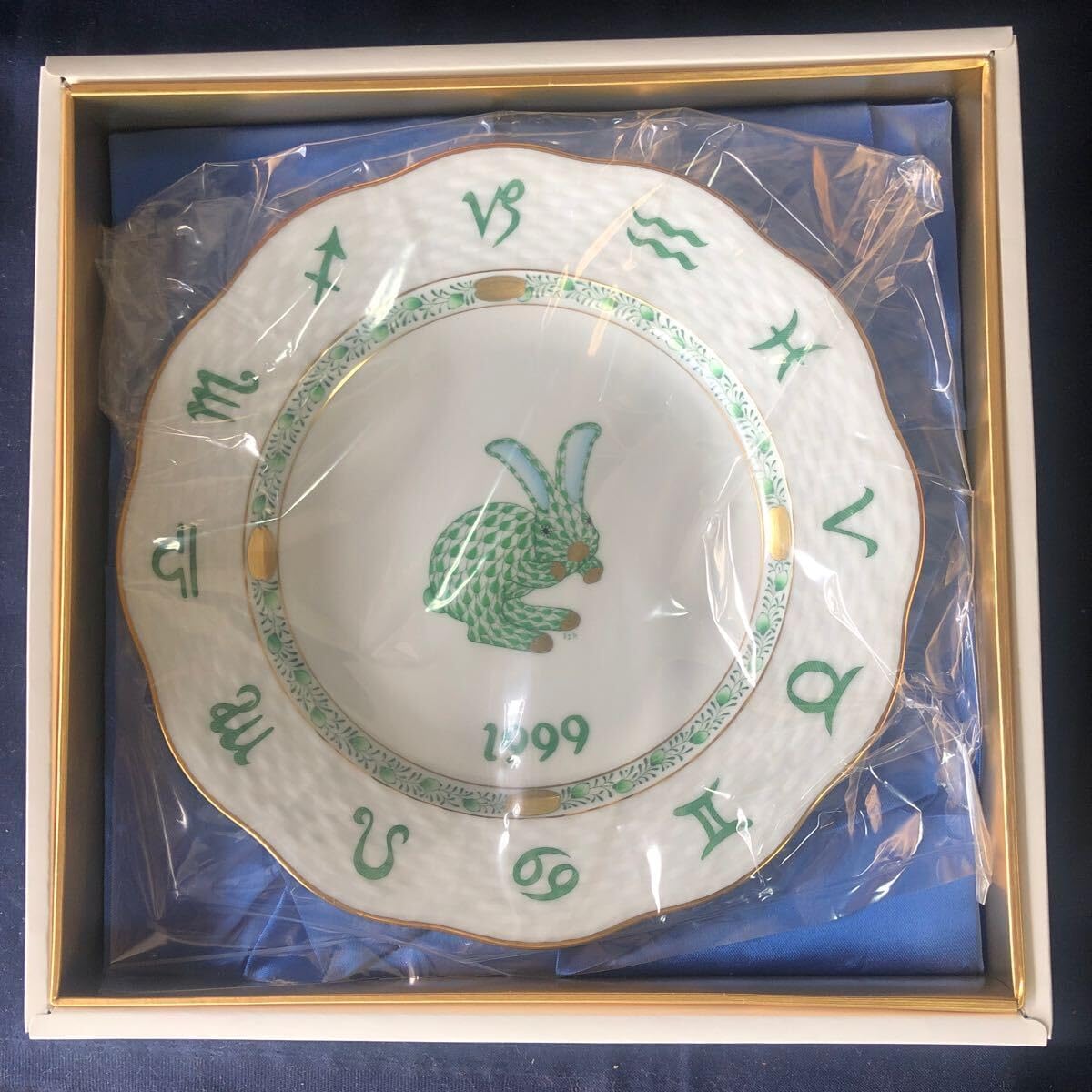 1999年イヤーズプレート うさぎ ヘレンド製 Amazon.co.jp: ヘレンド