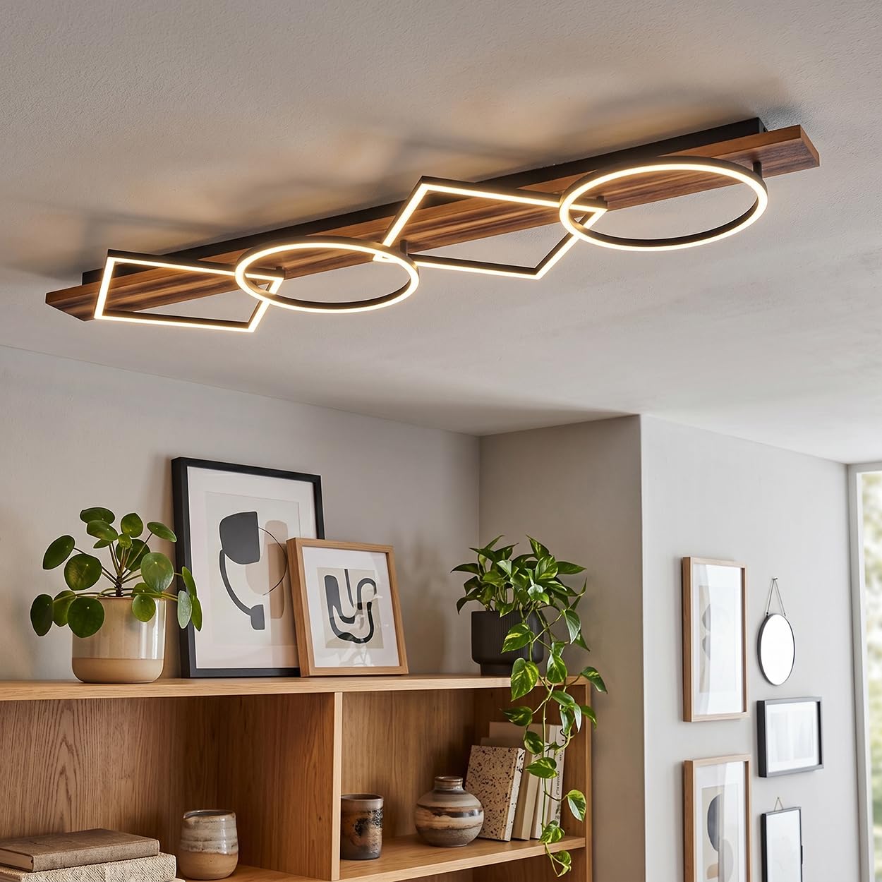 HOFSTEIN LED Deckenleuchte Pompu, Deckenlampe aus Metall/Holz/Kunststoff in Schwarz/Holz dunkel/Weiß, 3000 Kelvin, moderne Leuchte mit Holzbalken für Schlafzimmer, Esszimmer, Wohnzimmer, Küche, Flur