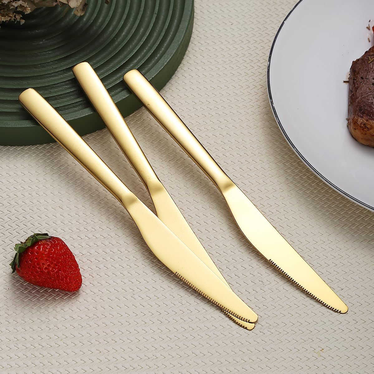 Evanda Set di coltelli da bistecca in oro 12 pezzi, coltelli da tavola in acciaio inox placcati in titanio, set di coltelli da burro, set di posate in argento, set di posate, lavabili in lavastoviglie