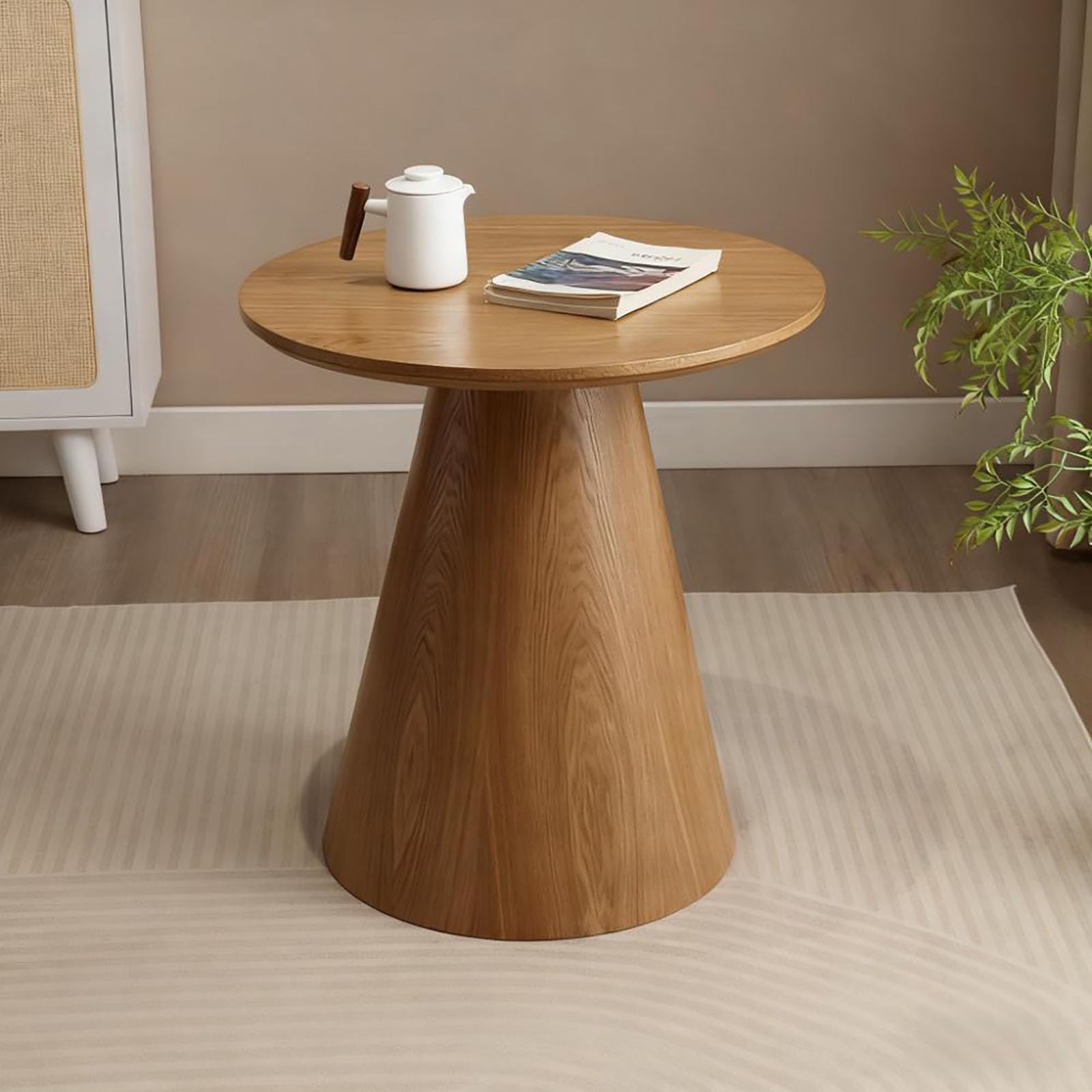Table basse ronde en bois pour salon chaleureux et balcon relaxant