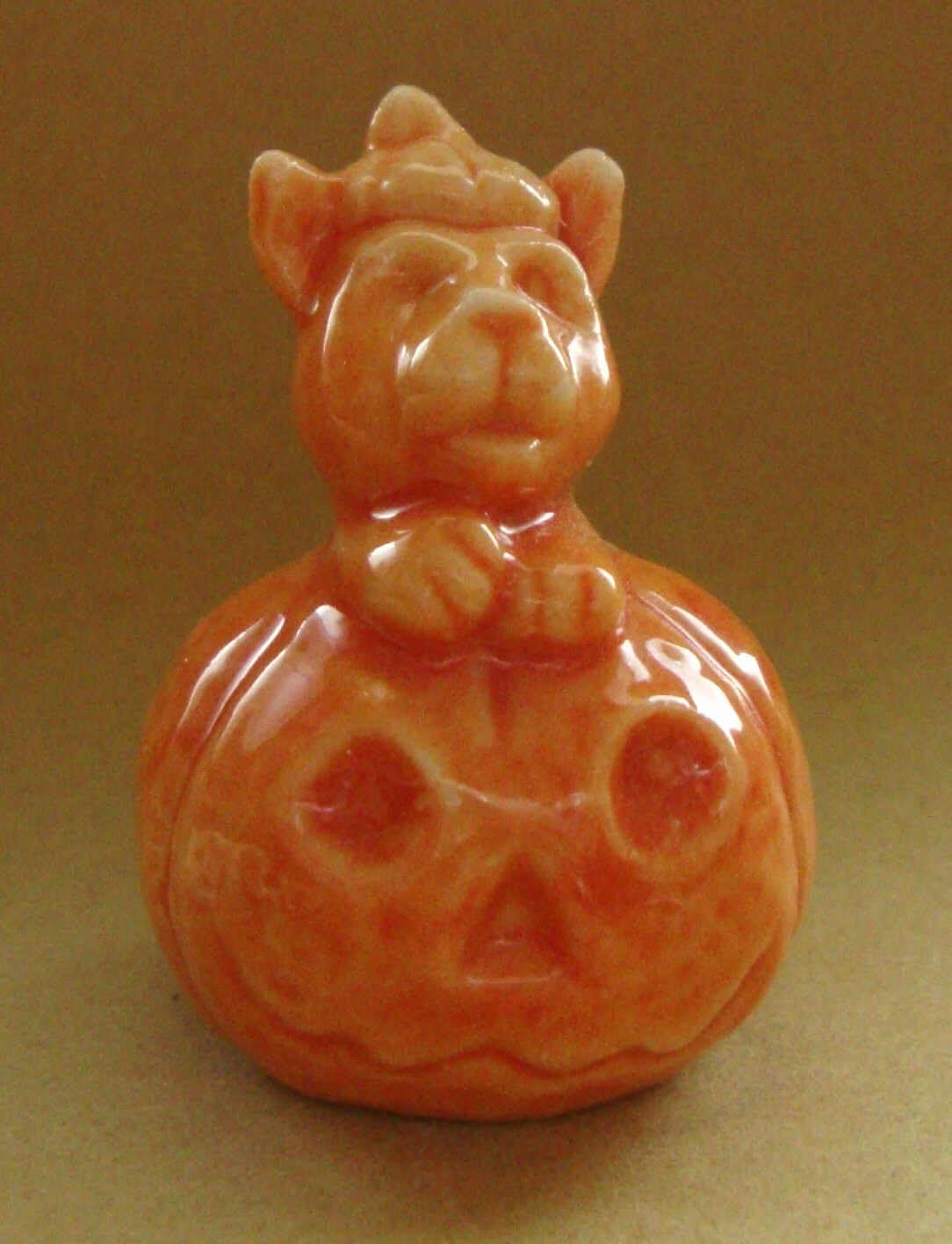 October/Pumpkin Kitty (Red Rose Tea/Wade Figurine, Calendar Series)