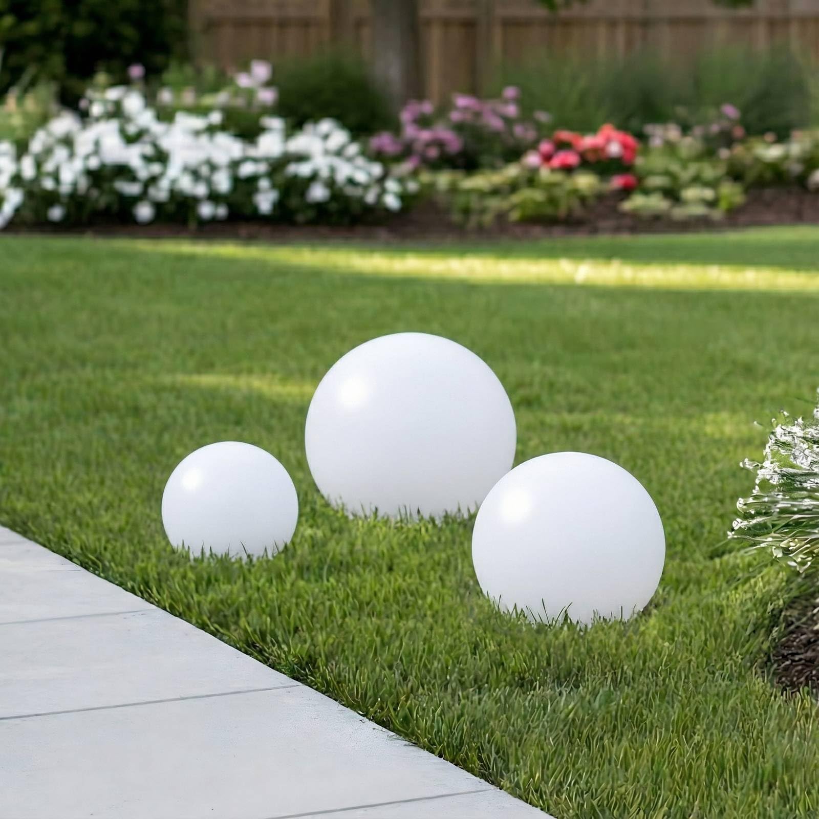 Lindby Moderne Lot de 3 lampes d'extérieur avec piquet de terre avec LED sur solaire - Lago Plastique Blanc Globe/Jardin/Luminaire/Lumiere/Éclairage