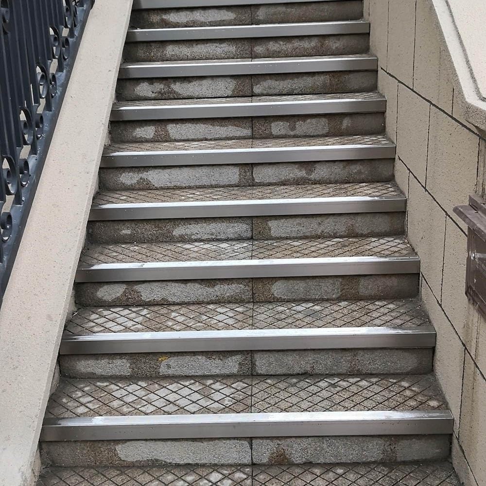 1M Winkelprofil Treppenkantenprofil Edelstahl Rutschfest Stufenverkleidung