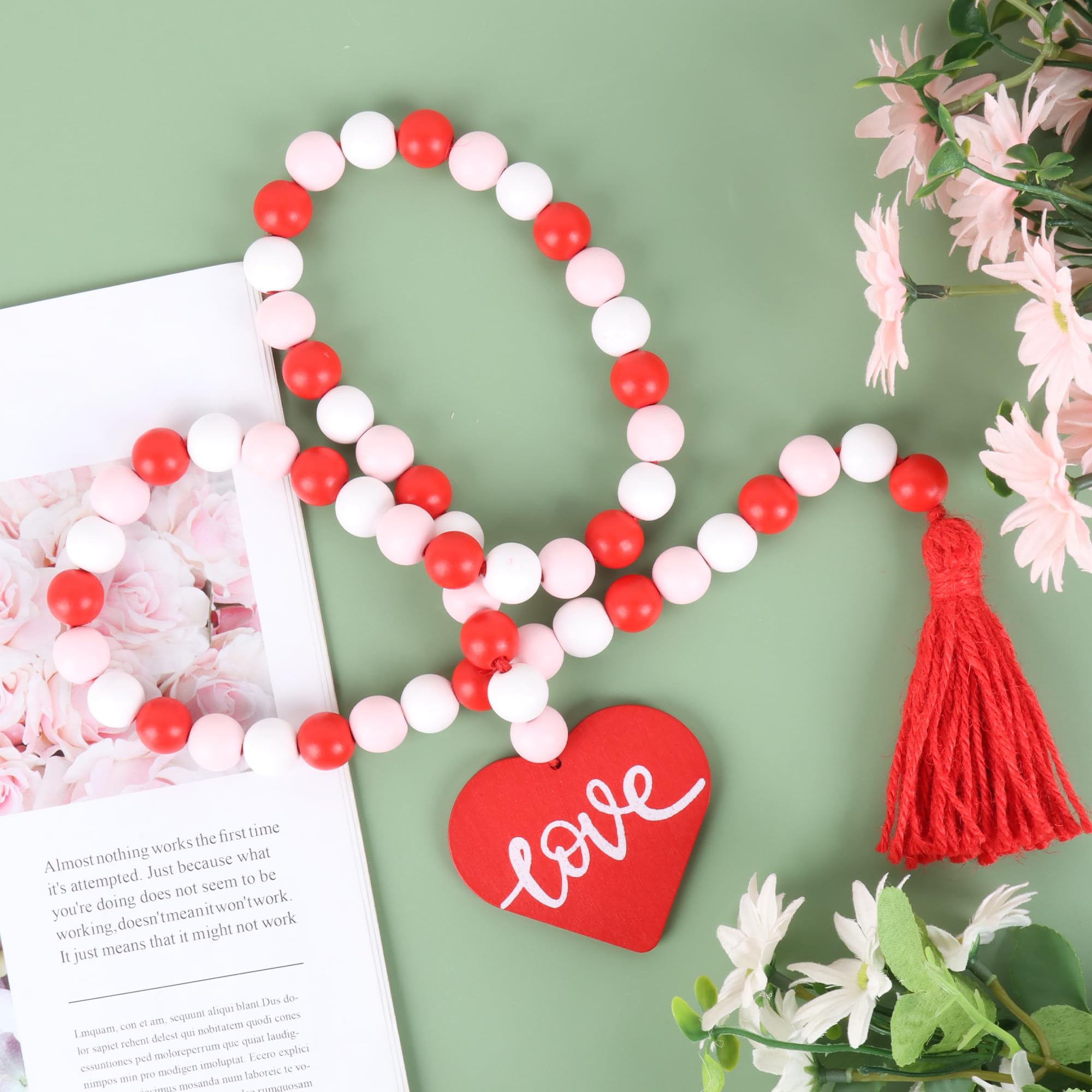 Valentinstag-Holzperlen-Girlande mit Quaste, Valentinstag, abgestuftes Tablett, Dekoration, Bauernhaus, rustikale Perlengirlande mit rotem Herz für Wandbehang, Heimdekorationen