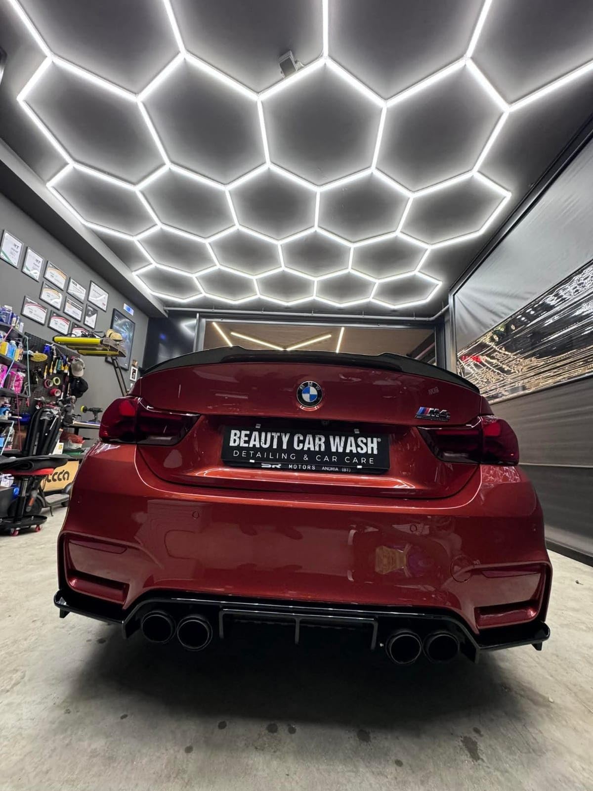 led nido d'ape esagonale luce rombo design moderno barber shop detailing officina soffitto parete garage illuminazione carrozzeria lucidatura auto bar hotel (Senza cornice 4.20 m x3,82m)