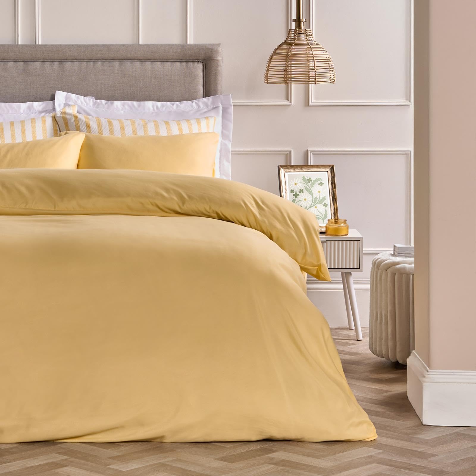 Brentfords Single Duvet Cover Set, Super Soft Cosy Warm Microfibre Polyester Quilt Cover Set Luxurious Single Bedding Modern Comfy Duvet Cover Sets with Matching Pillowcase, Lemon