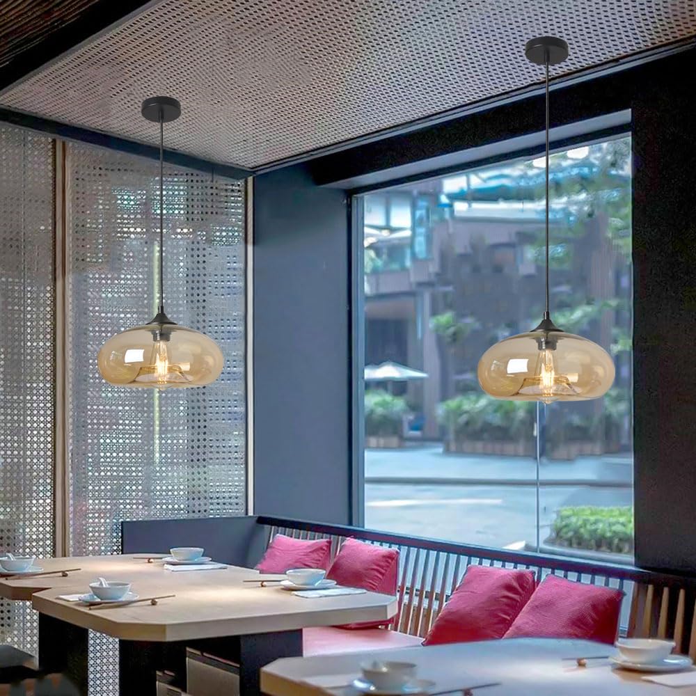 Lampadario a sospensione in vetro in stile nordico minimalista.