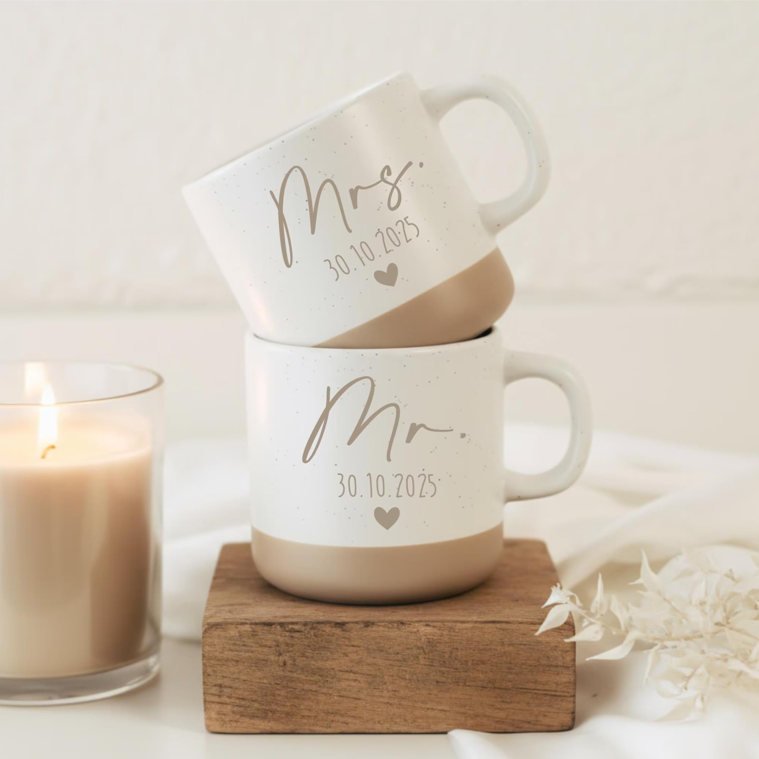 Generisch Mr. & Mrs. Keramiktassen Set mit Lasergravur, Personalisiert mit Datum und Herz, Weiß-Beige, 360 ml, Spülmaschinenfest, Hochzeitsgeschenk