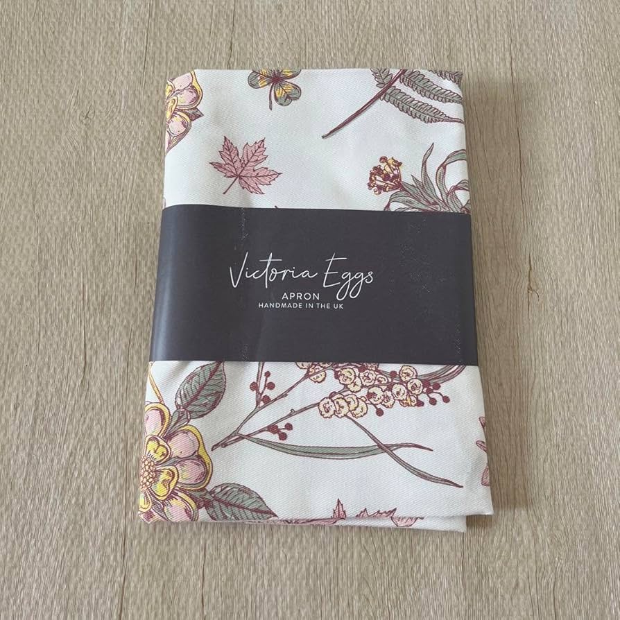 Victoria Eggs エプロン 花柄　プラチナ・ジュビリー Victoria Eggs エプロン 花柄プラチナ・ジュビリー