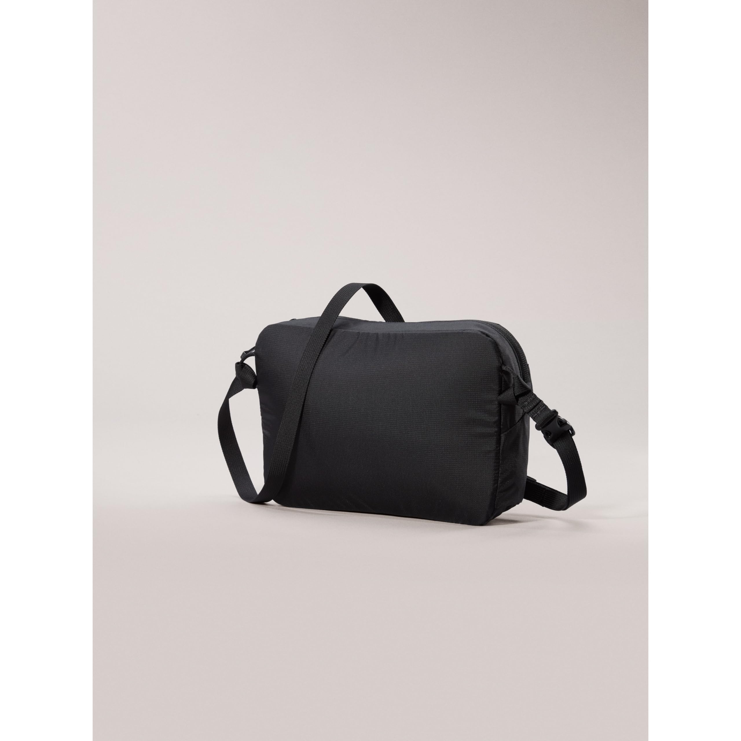 Amazon.co.jp: Arc'teryx ヒリアド 6 クロスボディ バッグ