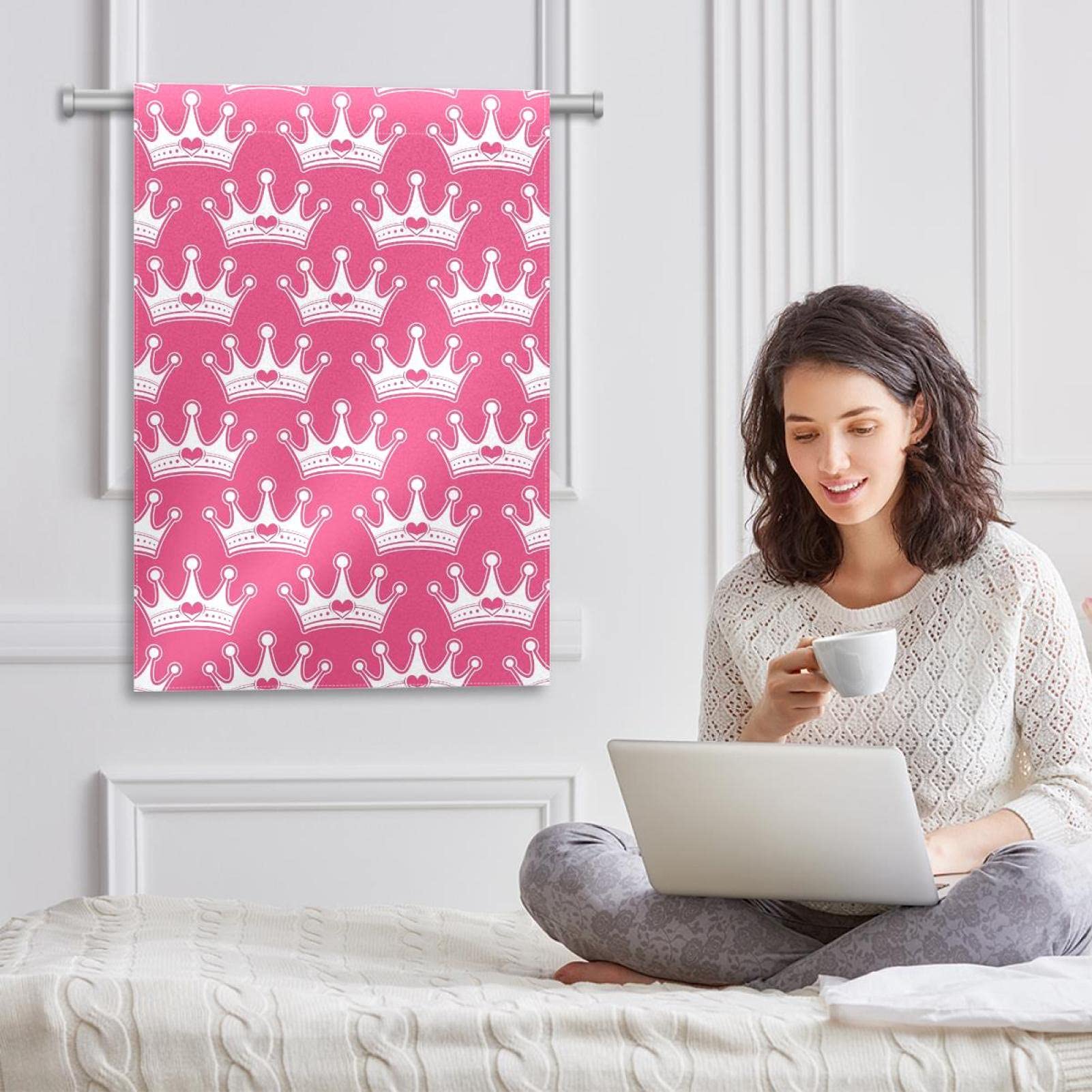 Drapeau Personnalisé Avec Prénom Pour Enfant – Motif Couronne Princesse, 4 Tailles Dispo, Fixation œillets Ou Fourreau, Idéal Jardin Ou Chambre