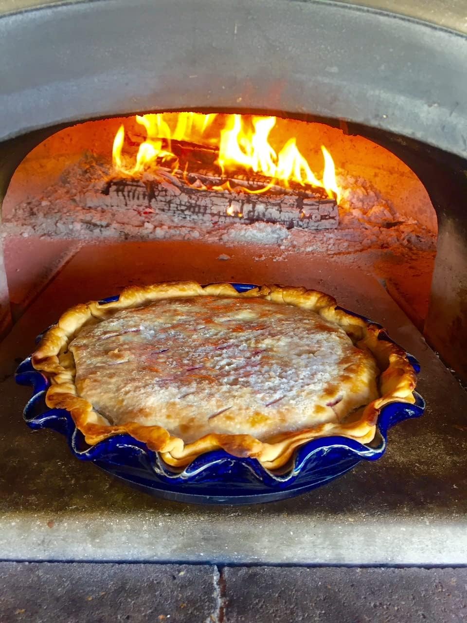 Chicago Brick Oven Wood-Burning Mobile Outdoor Pizza Oven, CBO-750 Mobile Oven with Solar Black Hood