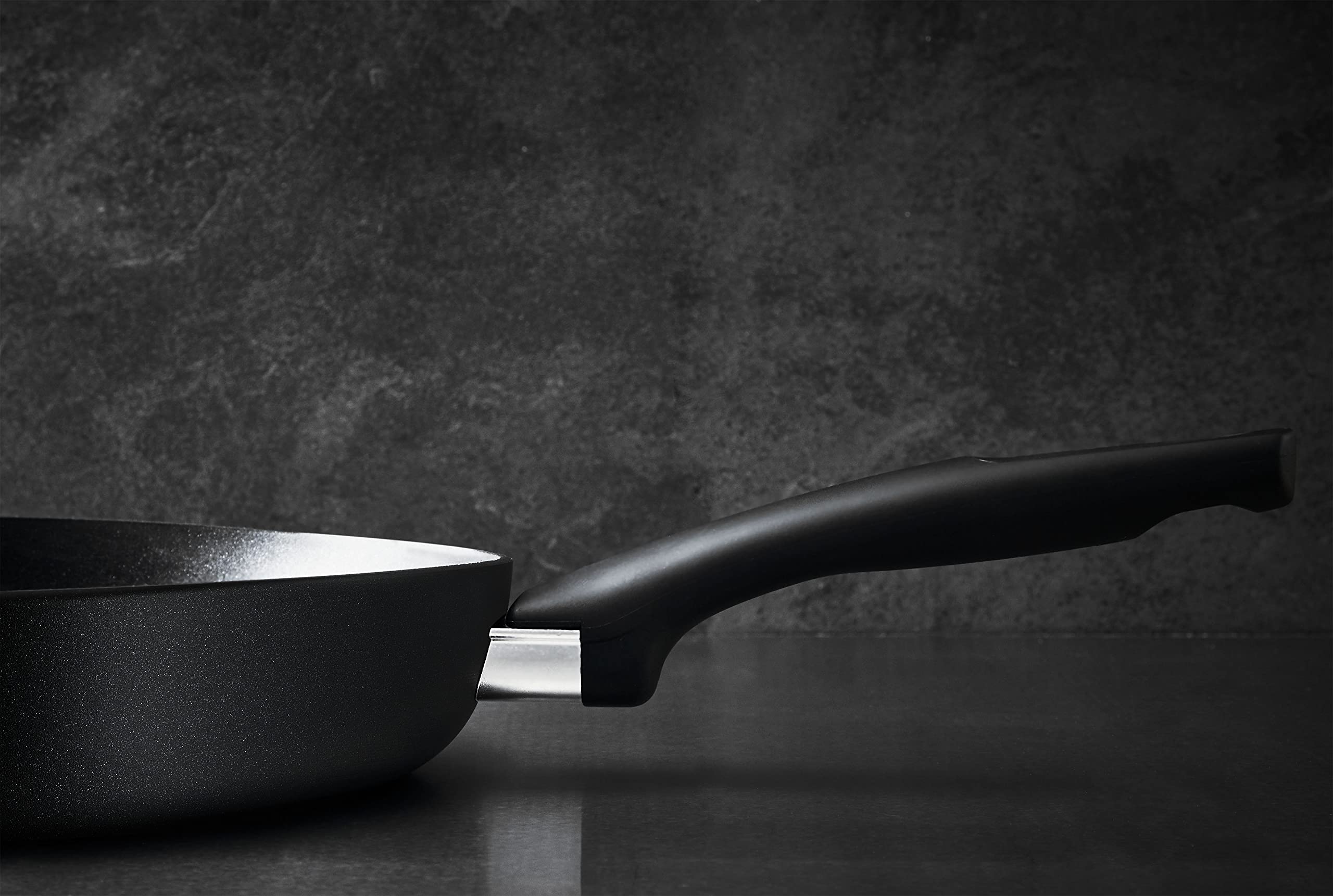 TEFAL G28890 Hard Titanium zestaw patelni 24 cm i 28 cm, wzmocniona tytanem, bezpieczna powłoka nieprzywierająca, wskaźnik Thermo-Signal, do każdej kuchenki, czarna