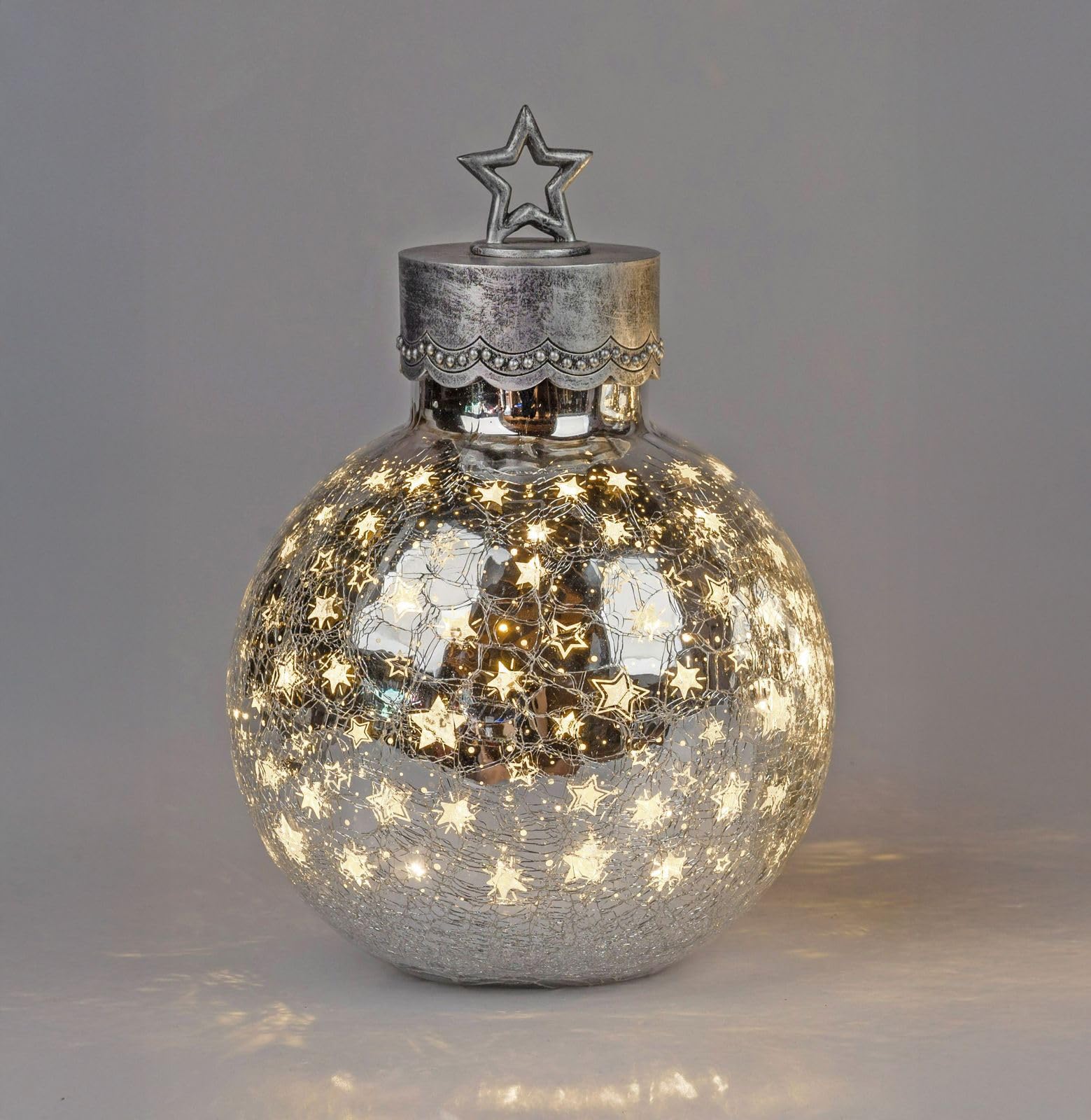 formano LED Deko-Kugel 30cm Silber Sterne Glaskugel mit Timer 6h/18h beleuchtet - Batteriebetrieben - Herbst Winter Weihnachtsdeko für Tisch Regal Fensterbank