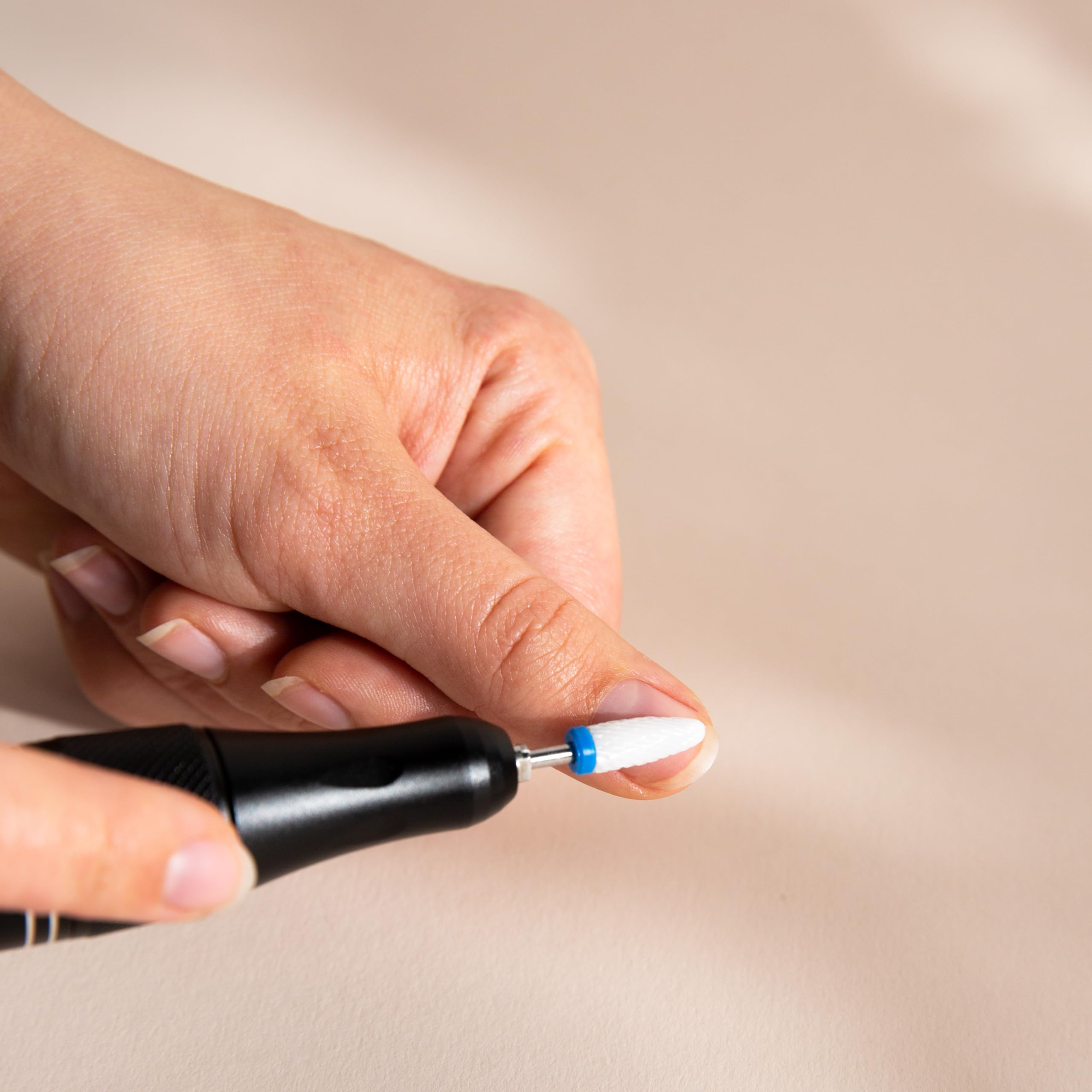 Doonails - Nagelfräser PRO elektrische Nagelfeile mit bis zu 35000 u/Min - Fräser für Gel- & Acrylnägel an Händen und Füßen - Kabellose Nagelfräse wiederaufladbar für Mani- & Pediküre Set