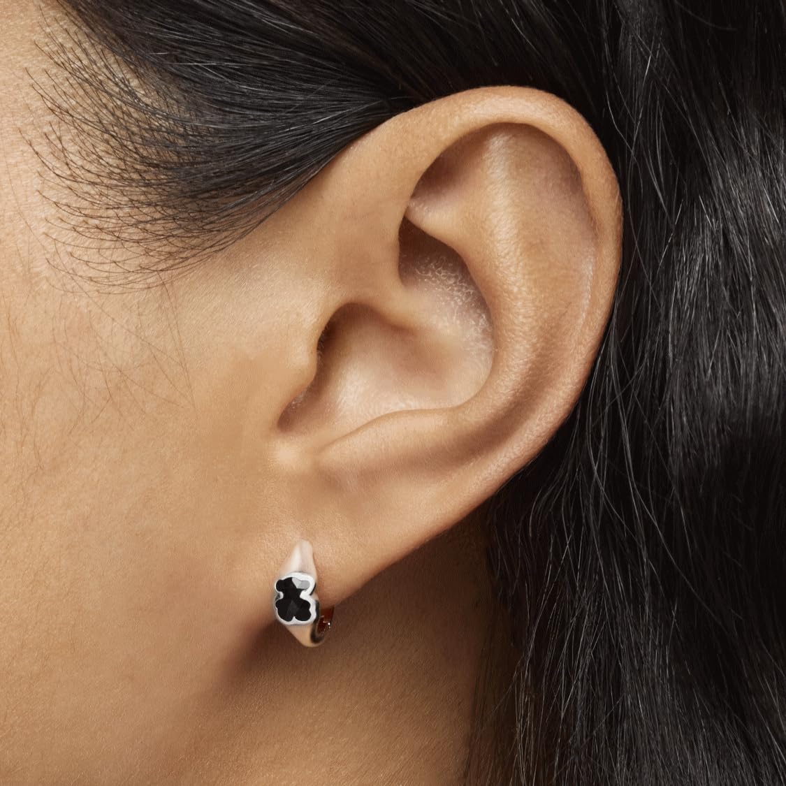TOUS Pendientes de Aro de Plata de Primera Ley para Mujer con Motivo Oso en Ónix de 10mm, Colección Icon Color