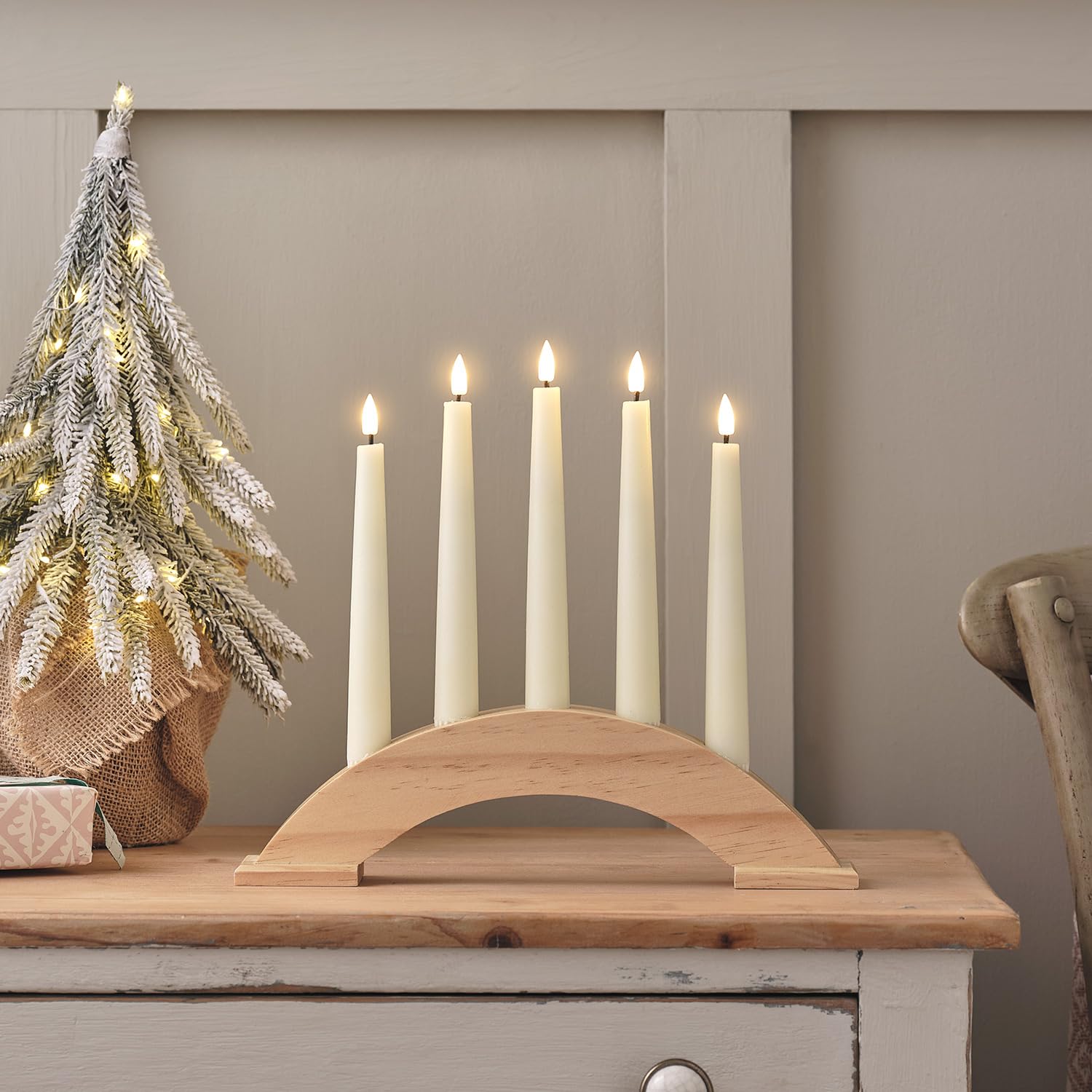 Lights4fun Wood-Coloured Christmas Indoor Truglow® Flameless Led Candle Bridge Wooden Arch Battery Operated With Remote Control