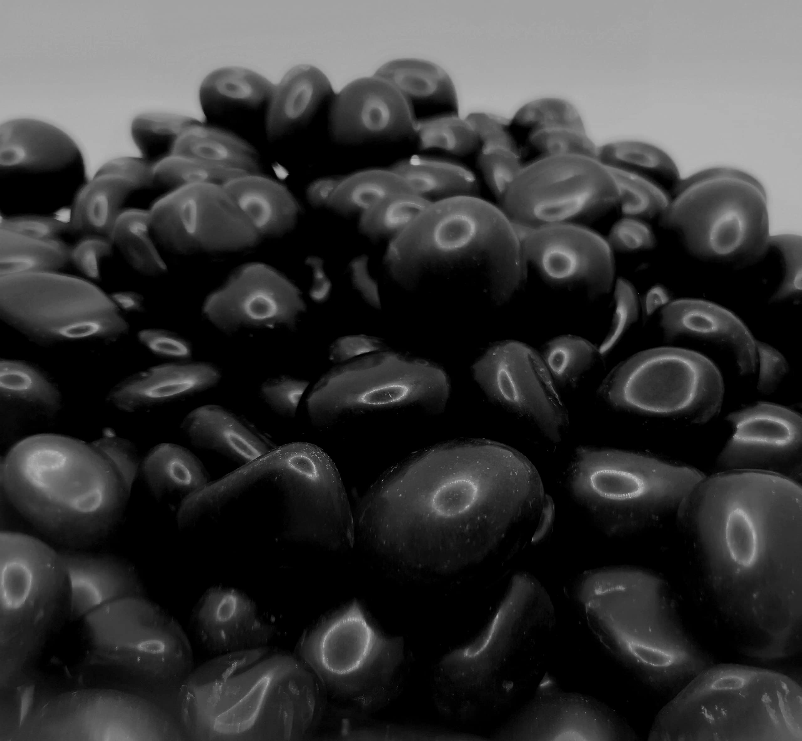 Generic Polished White Irregular Shape Stone Pebbles (1-2 cm, 1 Kg) for Aquarium, Terrarium, Vase, Garden, Landscape Decoration