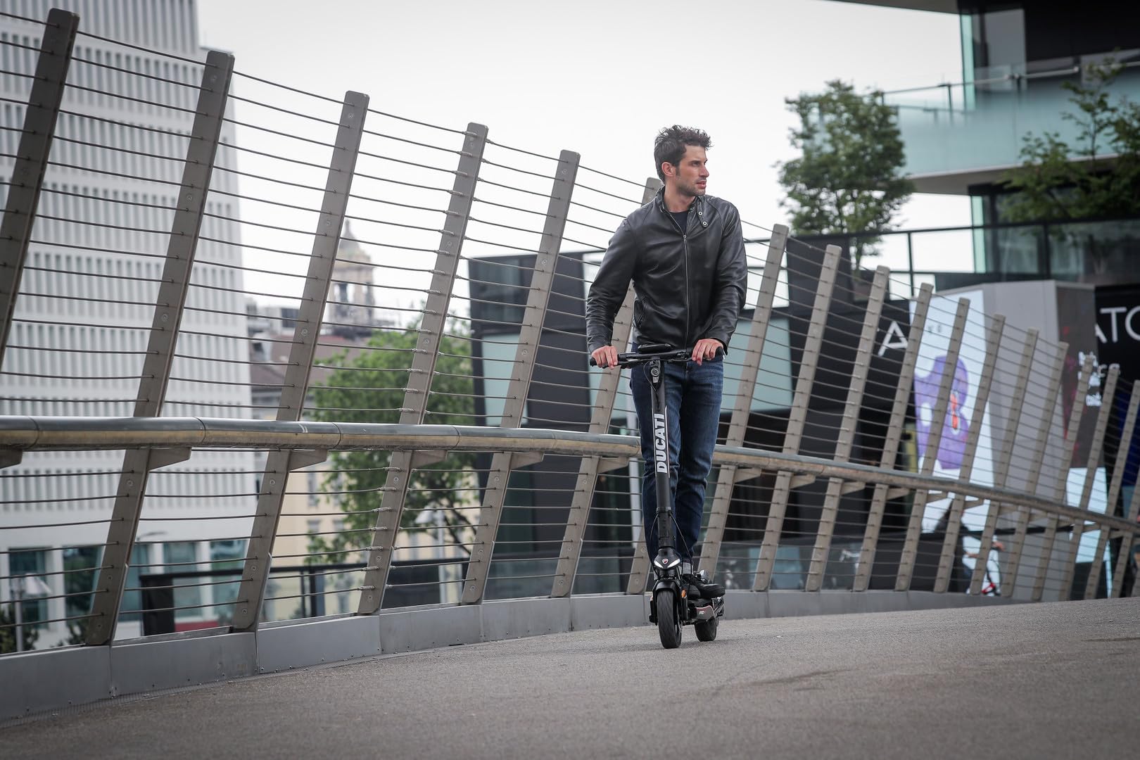 DUCATI Du-mo-210013, E Scooter Pro III Unisex Adulto, Nero, 350W