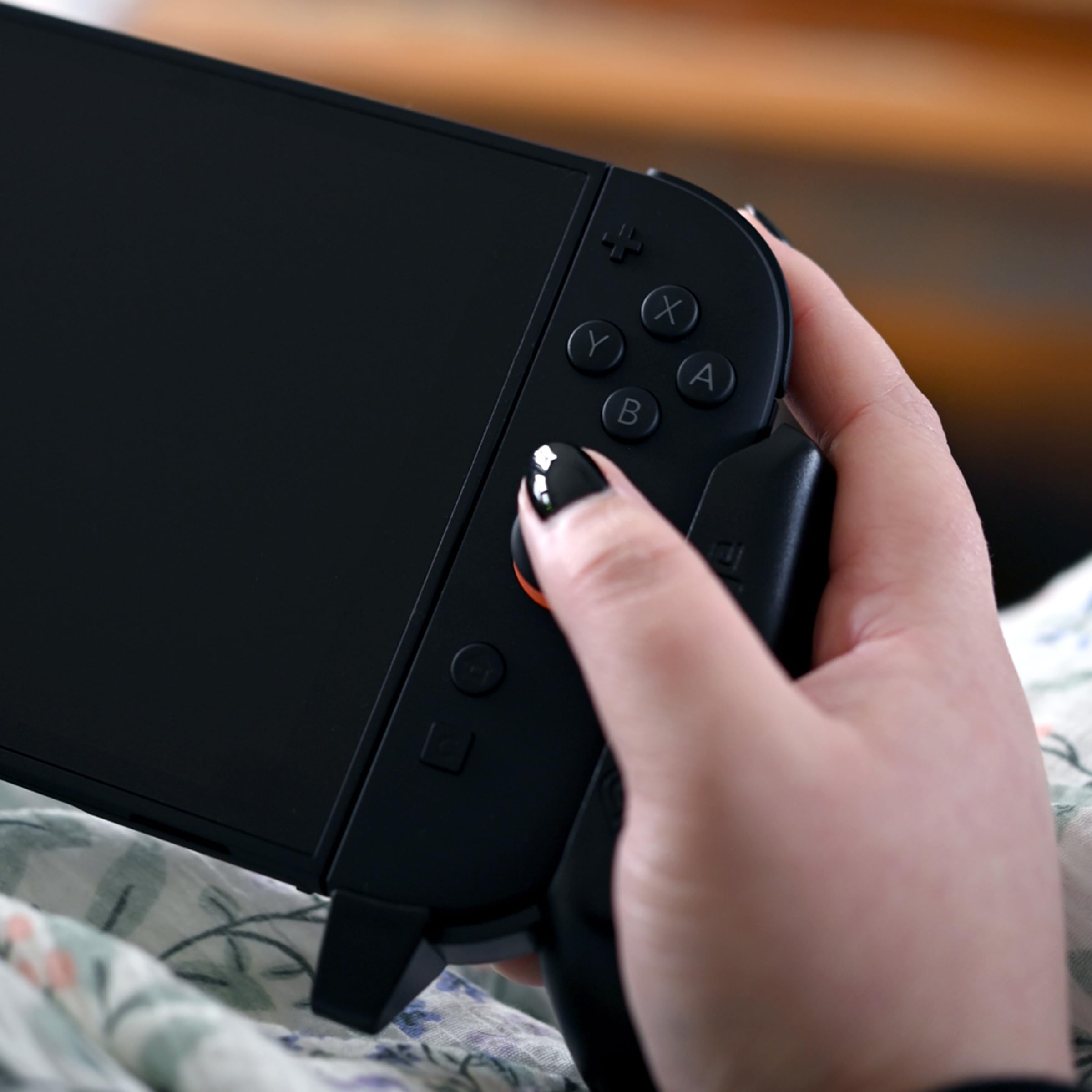 Satisfye - ZenGrip Pro, una presa per interruttore compatibile con Nintendo Switch: impugnatura comoda ed ergonomica, Joy Con e controllo degli interruttori. Accessori per interruttori n. 1 progettati