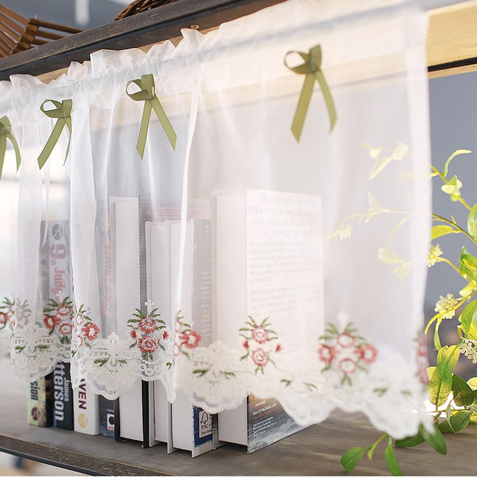 1-częściowa firanka bistro, 1 x 150 x 50 cm (wys. x szer.), krótka, biało-zielona, z kokardką i haftowanymi kwiatami, z kieszenią na wędkę