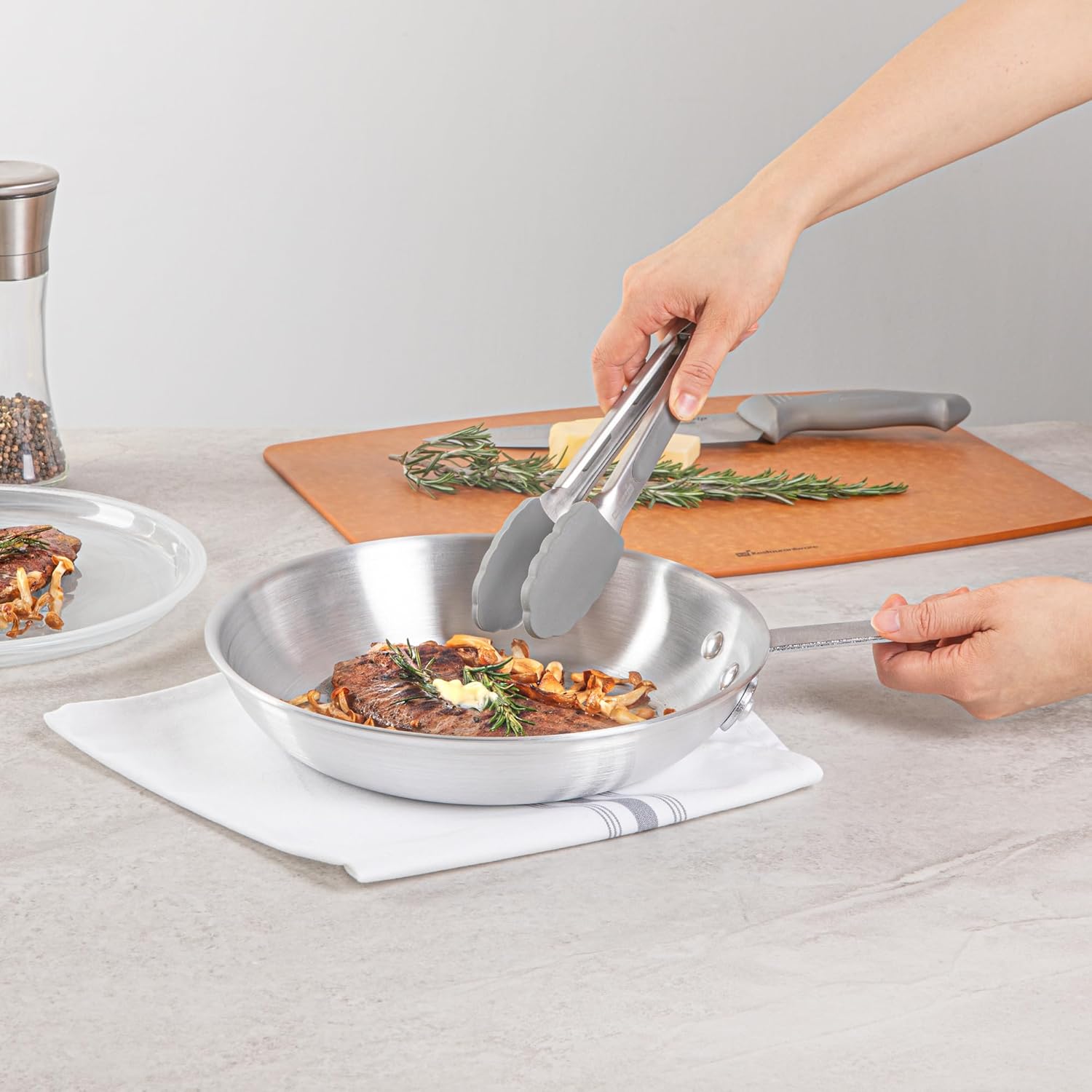 Restaurantware-Met Lux 10 Inch Fry Pans, Set Of 6 Durable Frying Pans - Satin Finish, Triple-Riveted, Silver Aluminum Cooking Skillets, For Searing, Sautéing, And Browning Food