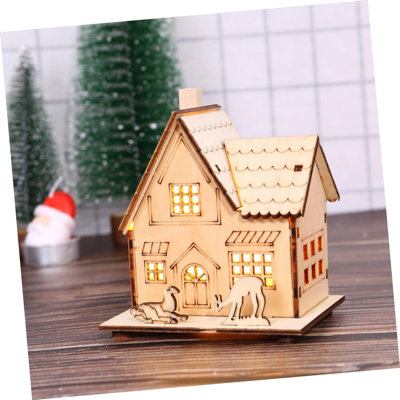 Ipetboom Ornement de Bureau en Bois Beige LED Lumineuse, Petite Maison de Noël Chic et Chaleureuse pour Décoration de Fête Bureau ou Fenêtre