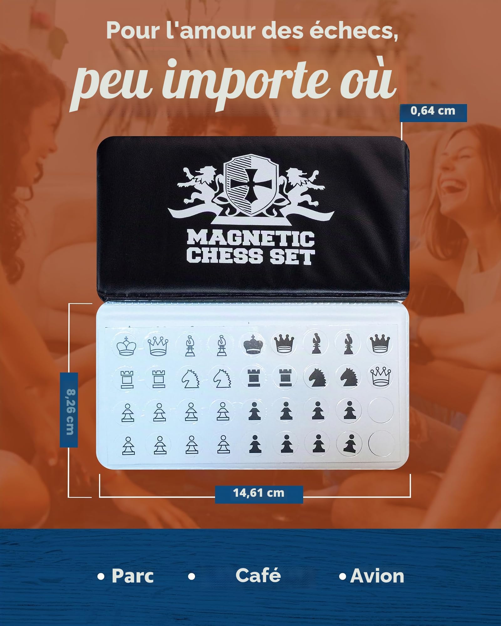 WE Games Mini jeu d'échecs de voyage magnétique – Planche pliable de 15,2 cm avec pièces en vinyle durable et reines supplémentaires – Jeu d'échecs magnétique intérieur et extérieur – Logo blanc