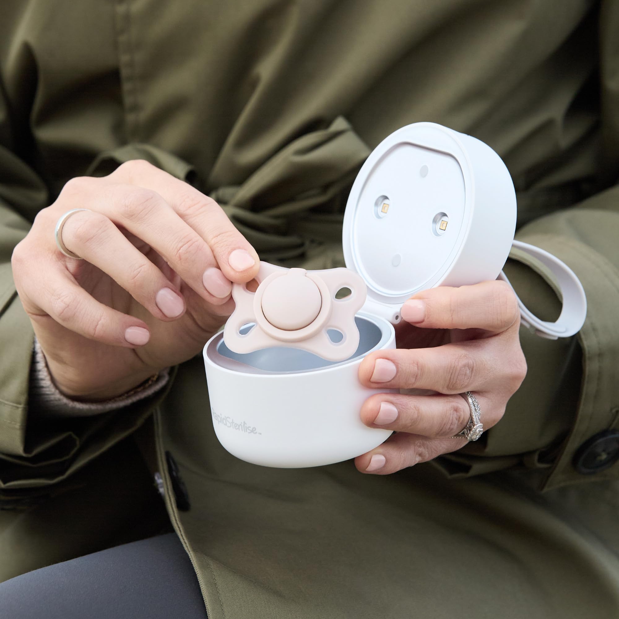 Nuby RapidSterilise, sterilizzatore UV per succhietto, ciclo di sterilizzazione in 1 minuto, compatto, ricaricabile tramite USB, uccide fino al 99,9% dei batteri