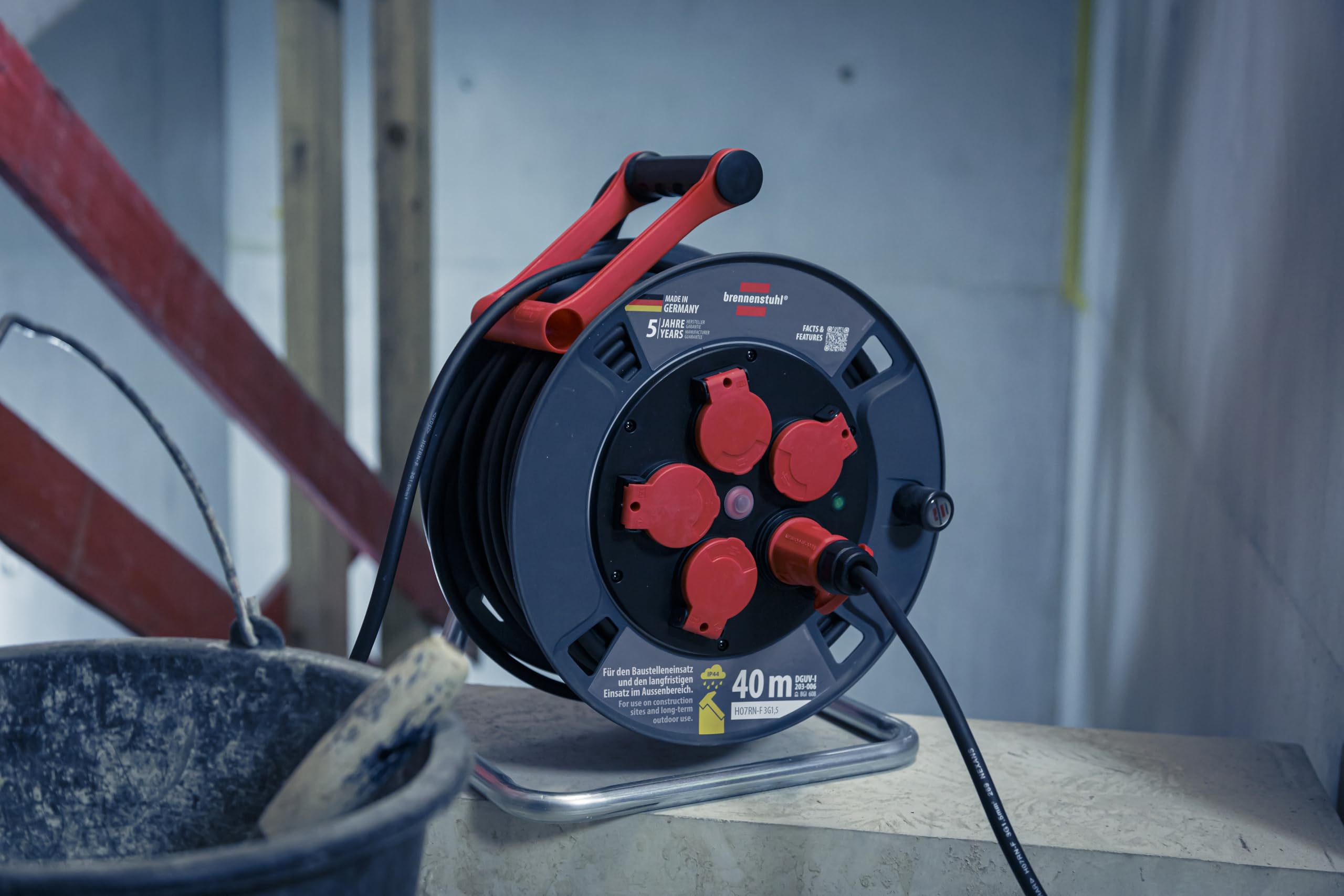 Brennenstuhl Avvolgicavo professionale 300 KU 4100 (cavo da 40 m in nero, in plastica speciale, inserto per cantieri e uso costante in esterni, Made in Germany)