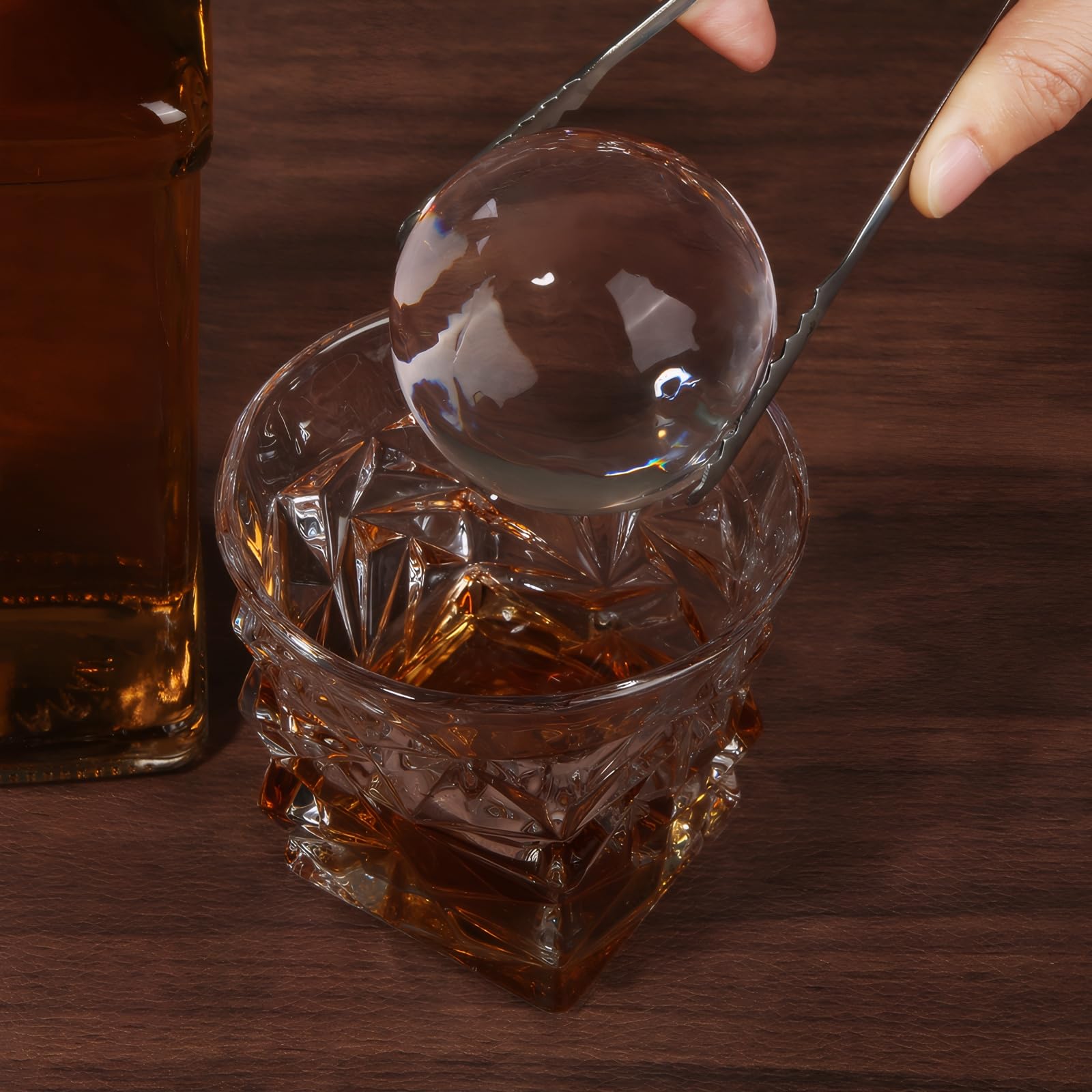 Micebay Kristallklarer Eiskugel-Maker, 6,1 cm große, langsam schmelzende Eiskugeln, klarer Eiswürfelbereiter mit 4 Mulden Silikonschale, Eiszange und Aufbewahrungstasche für Whiskey & Cocktails