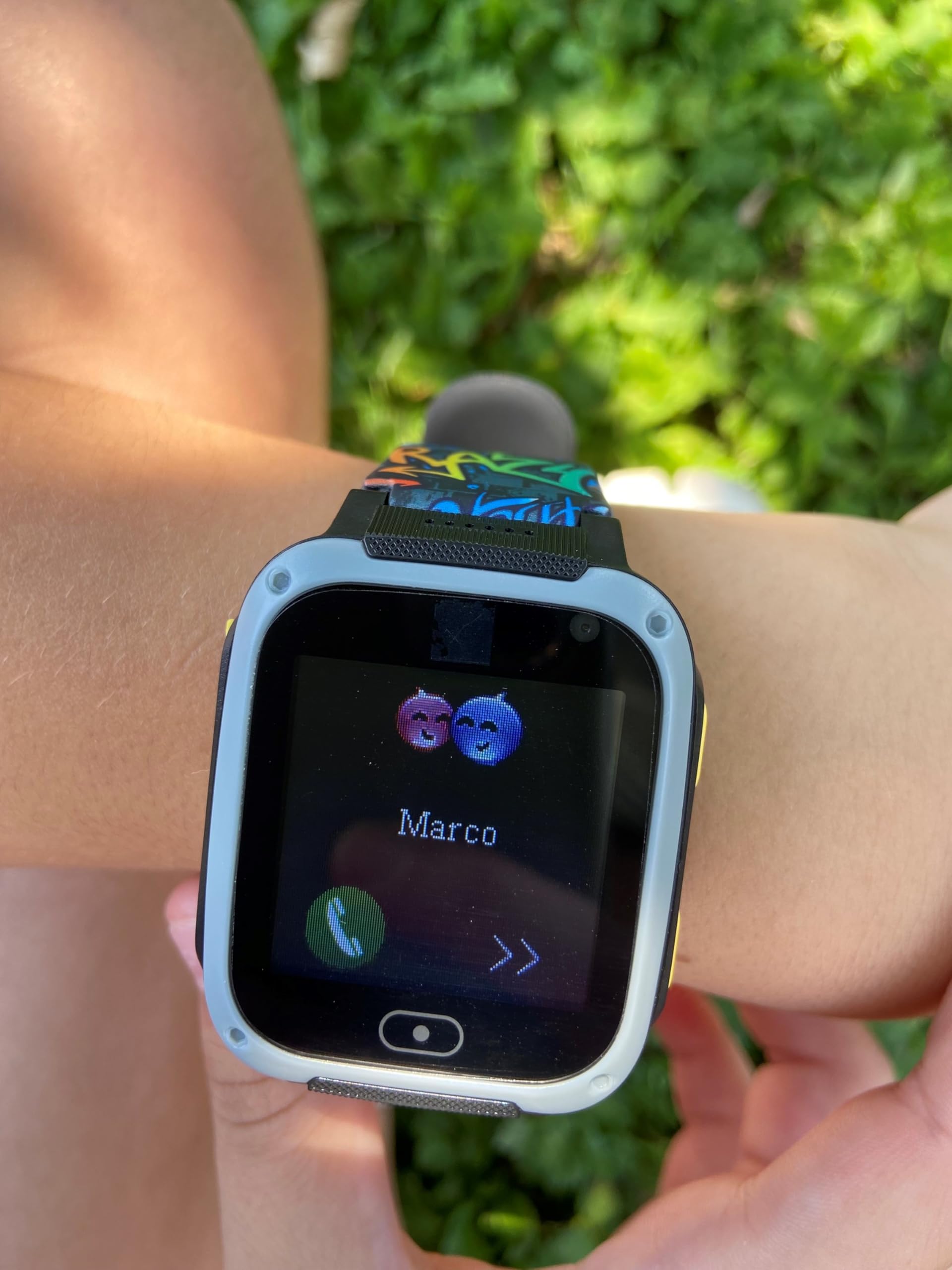 Cefa Toys - Reloj Inteligente Holawatch Urban Black, Entretenimiento para Niños y Seguridad para Padres, Conectividad 2G, Localización LBS, Tarjeta SIM, Pantalla Táctil, Cámara, Juegos y Llamadas