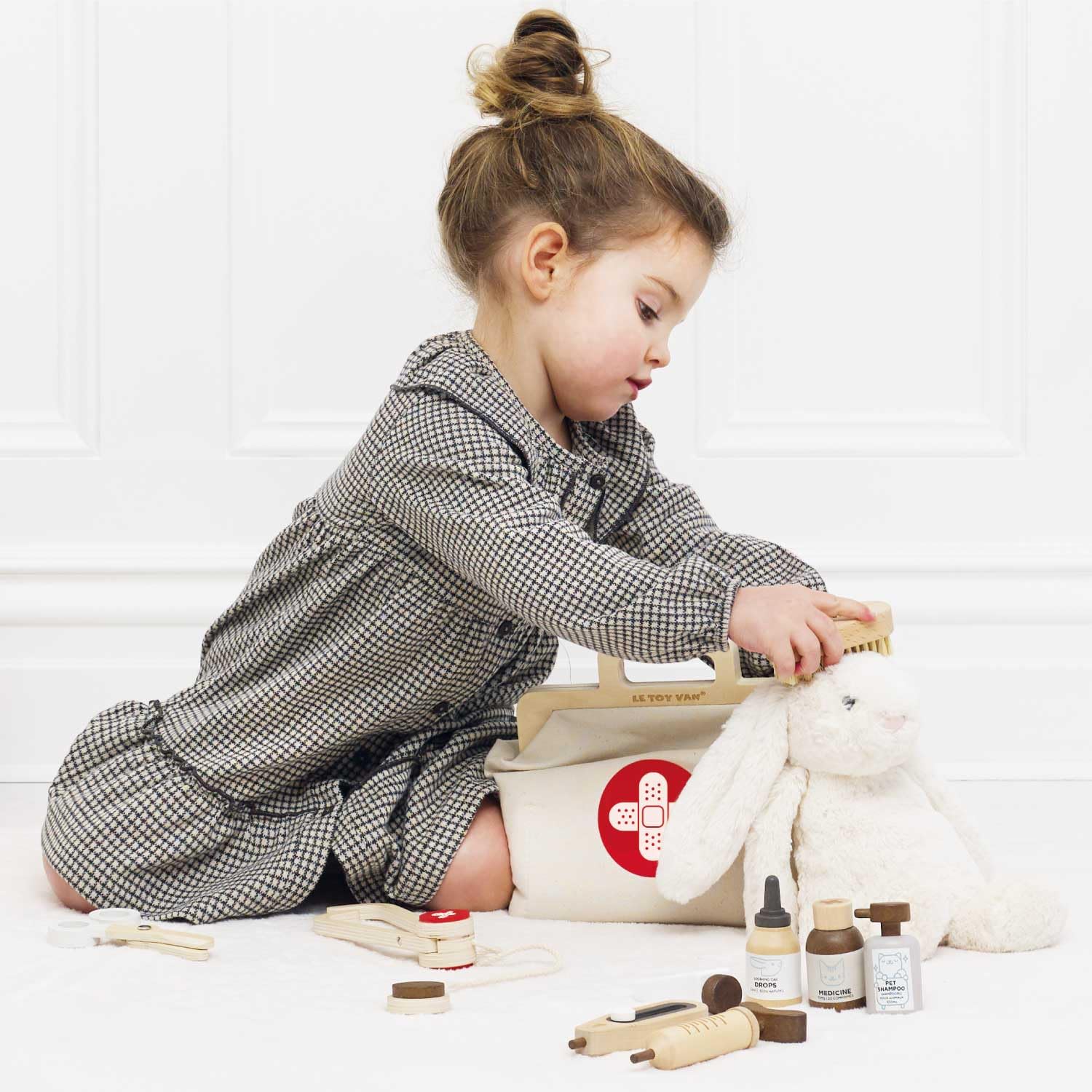 Le Toy Van Arztkoffer aus Holz für Kinder, 3 Jahre, Montessori Spielzeug, komplette Stofftasche, 10 Teile, inklusive Zubehör, FSC-zertifiziertes Holz
