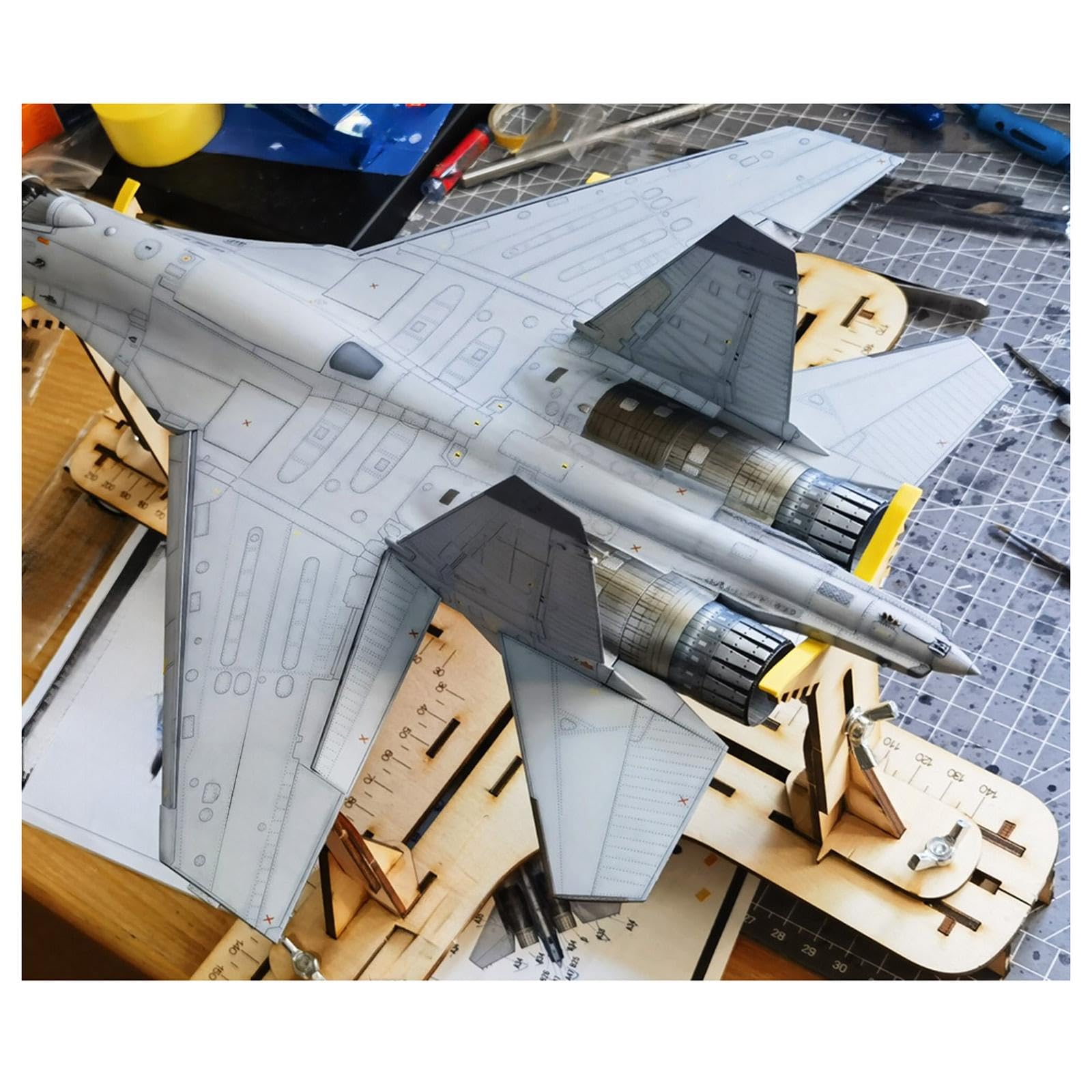 Supporto Portatile per Modelli di Aeroplani, Supporto per La Costruzione per Modellismo, Progettato per Aiutare a Dipingere E Invecchiare I Modelli di Aeroplani, 32 Cm X 30 Cm X 12