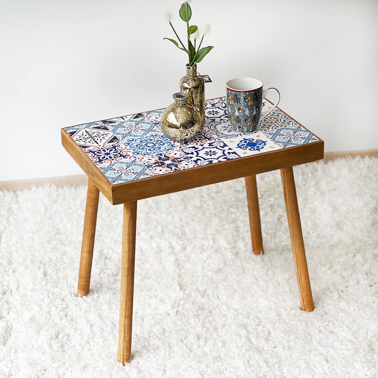 Table basse à carreaux bleus effet carreaux de ciment pour salon