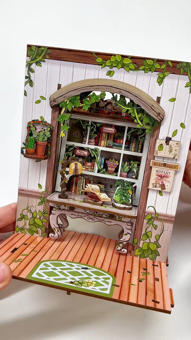 Amazon.com: Cutefun Book Nook Kit - DIY Miniature Dollhouse