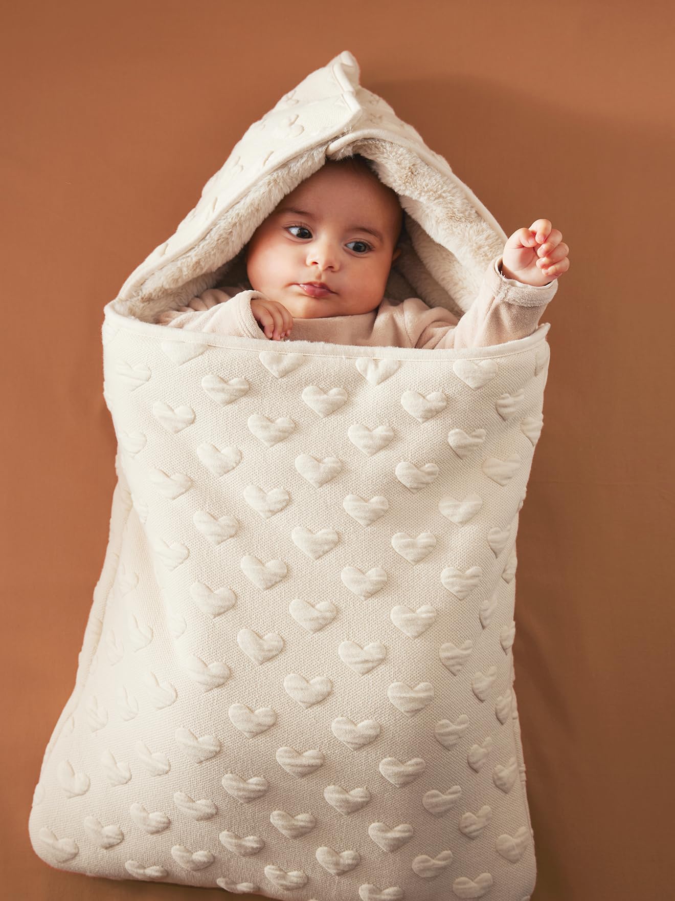 VERTBAUDET Warmer Baby Ausfahrsack mit Jacquard-Herzen beige