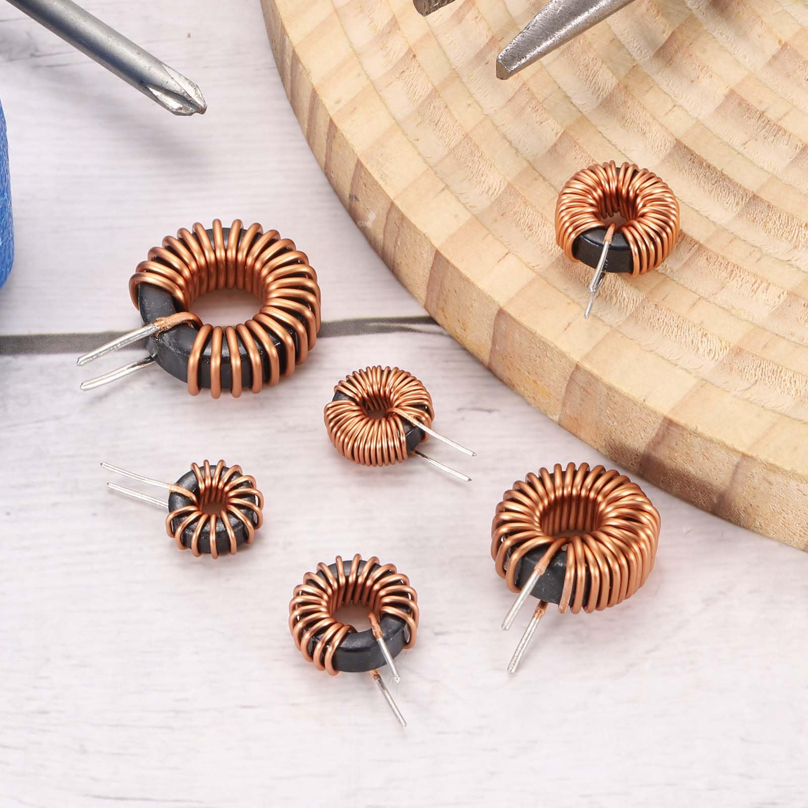 MECCANIXITY Lot de 12 bobines d'inductance toroïde 22 uH 5 A en fil de cuivre pour transformateurs, diamètre extérieur de 1,3 cm.