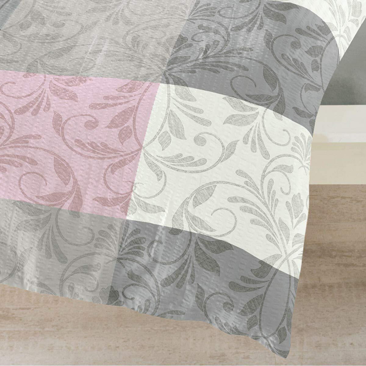 Traumschlaf Seersucker Bettwäsche Fleur aus Baumwolle - luftige Sommerbettwäsche mit floralem Karomuster in Rosé - 155x220 cm + 80x80 cm