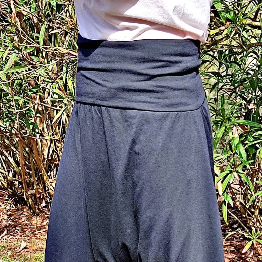 SAVARI | Harem Pants | Modello Turkish | Cotone Riciclato | Pantaloni Lunga Sarouel | Larghezze | Hippy | Senza Tasche | Donne e Uomini | Unisex | per Yoga e Thai Chi | Confortevole | Nero | S-3XL ·