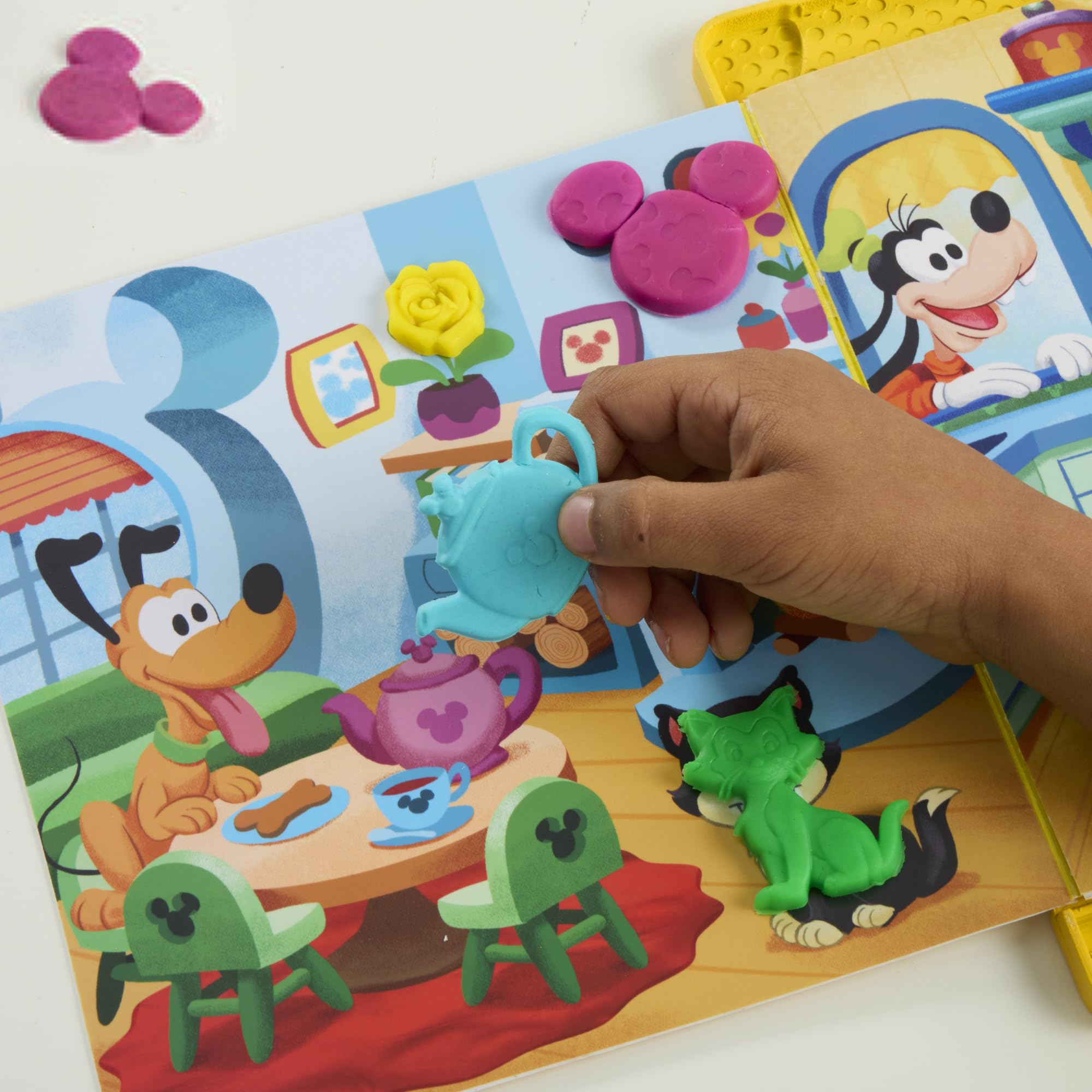 Zestaw do zabawy Play-Doh Disney Junior Lepione opowieści, przenośna zabawka ze schowkiem, przedszkolne zabawki plastyczne dla dzieci w wieku od 2 lat