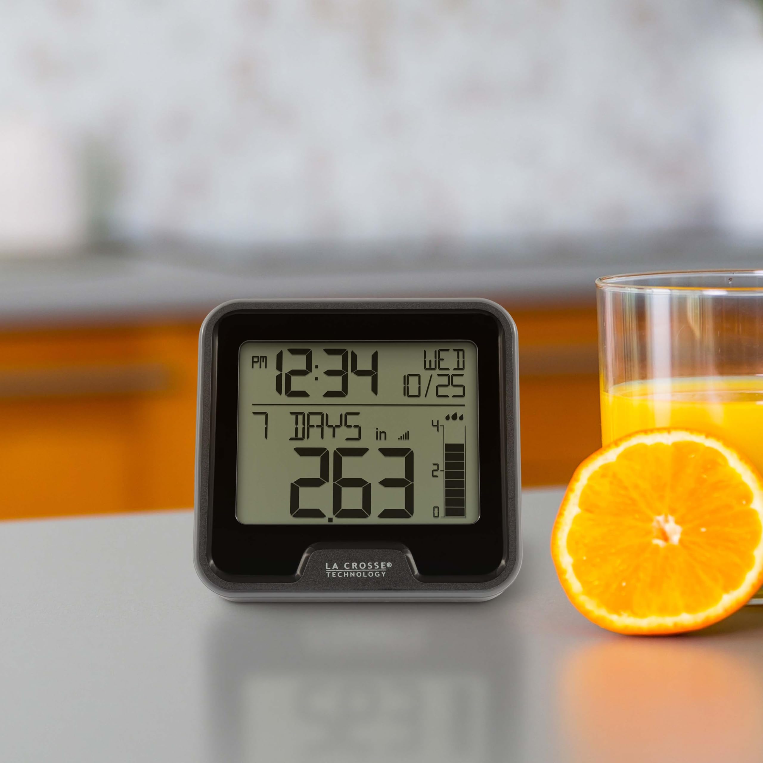 La Crosse Technology Pluviometro digitale wireless con temperatura interna, nero, 9 cm L x 3 cm W x 8,5 cm H